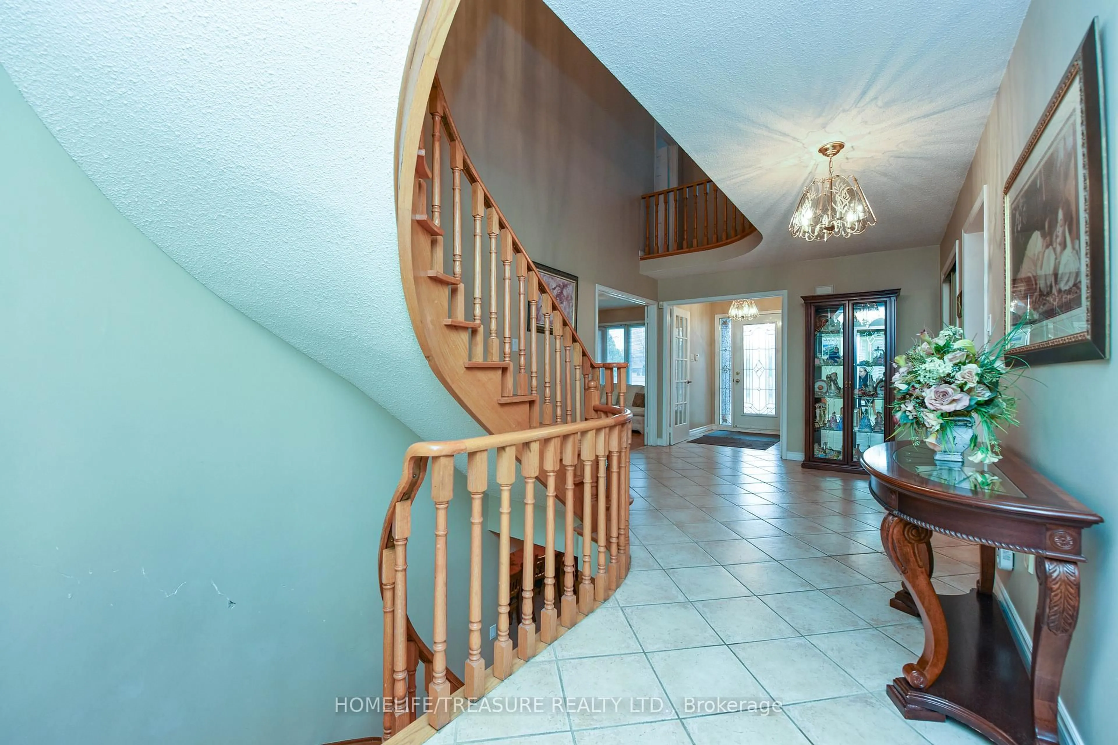 Indoor foyer for 527 ABERDEEN Ave, Vaughan Ontario L4L 5J5
