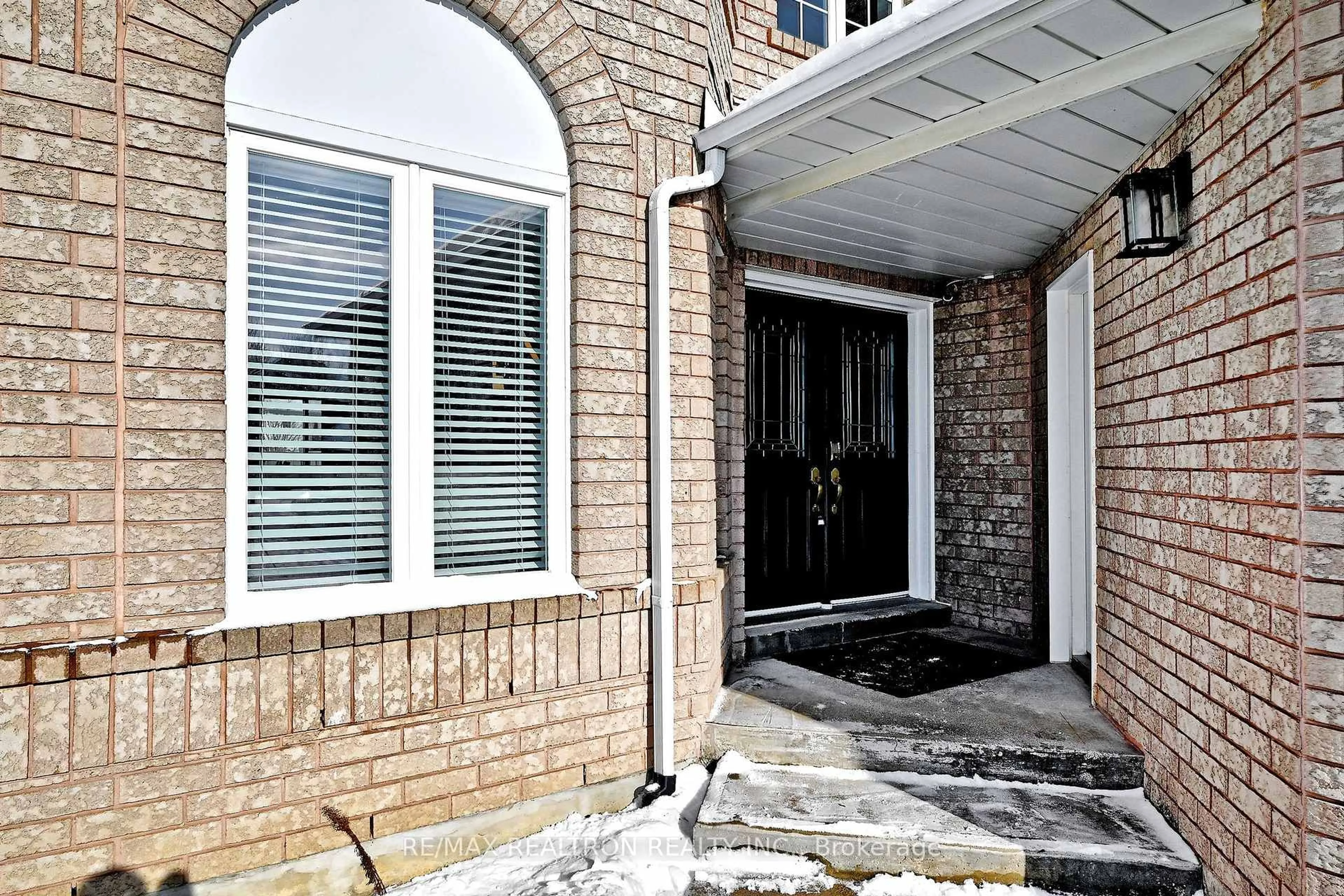 Indoor entryway for 1128 Corrie St, Innisfil Ontario L9S 1W9