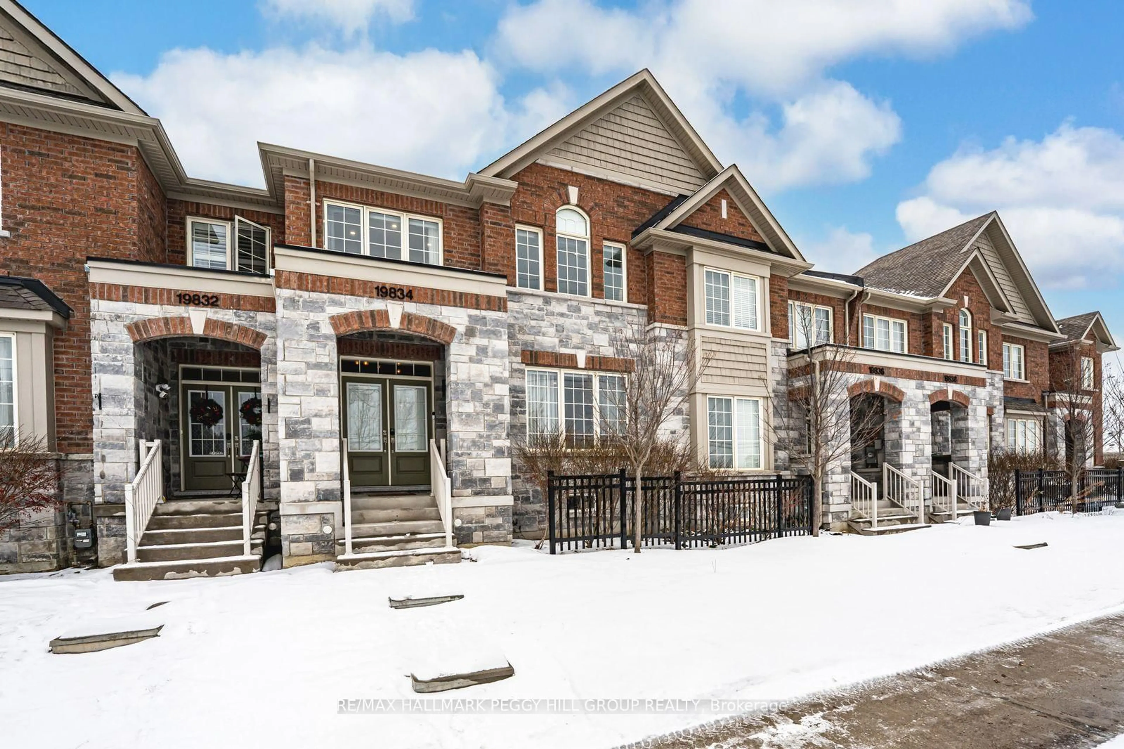 Home with brick exterior material, street for 19834 Leslie St, East Gwillimbury Ontario L9N 0S2