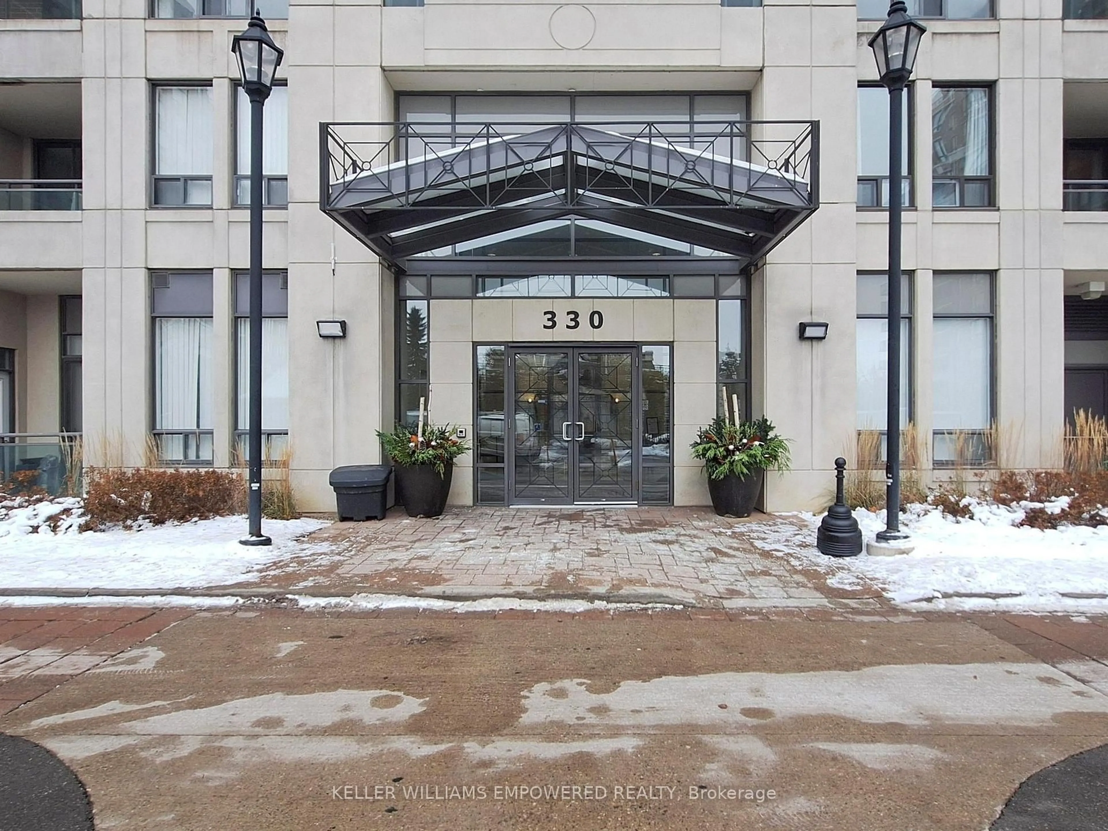 Indoor foyer for 330 Red Maple Rd #207, Richmond Hill Ontario L4C 0T6