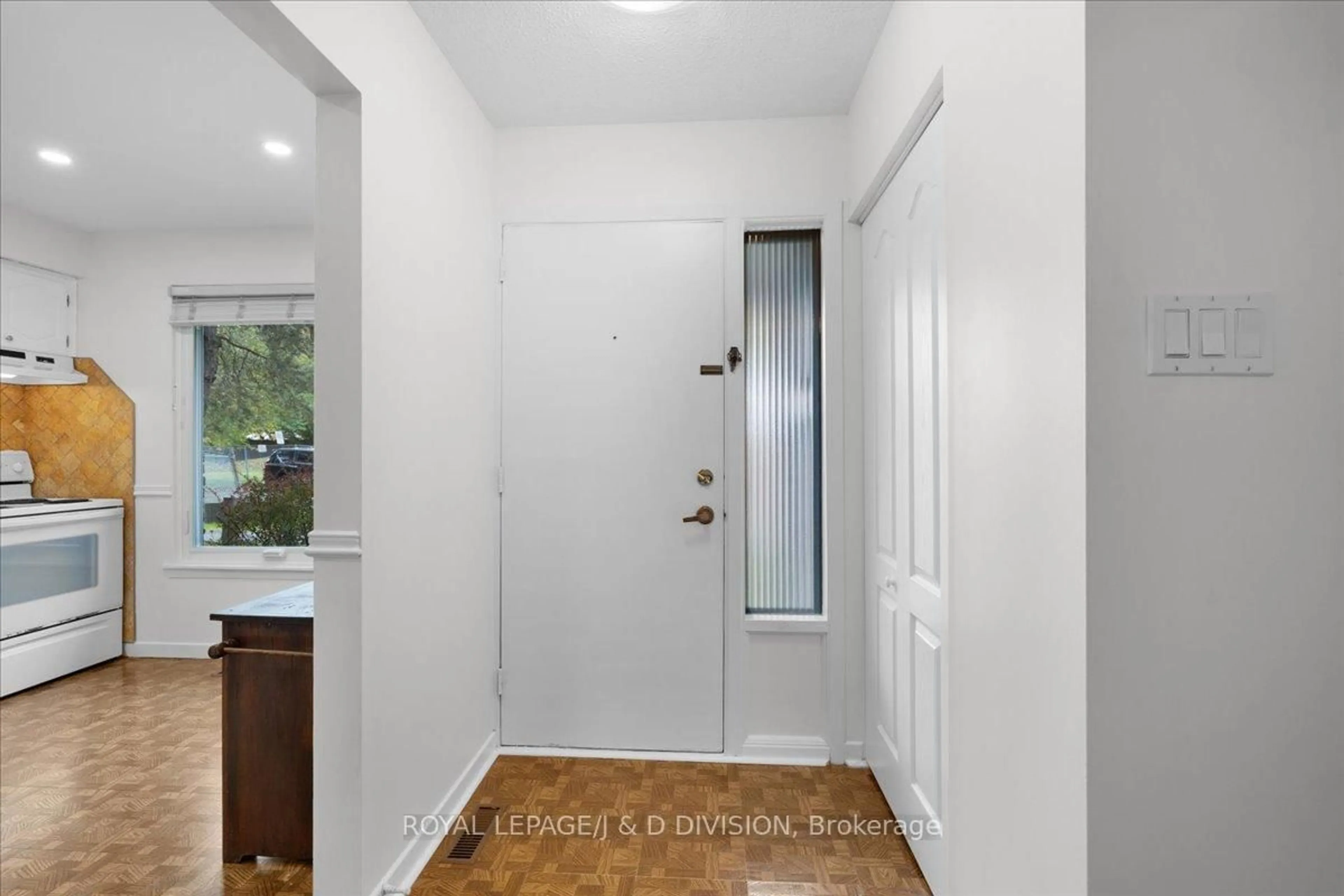 Indoor entryway for 189 Springhead Gdns #61, Richmond Hill Ontario L4C 5C7