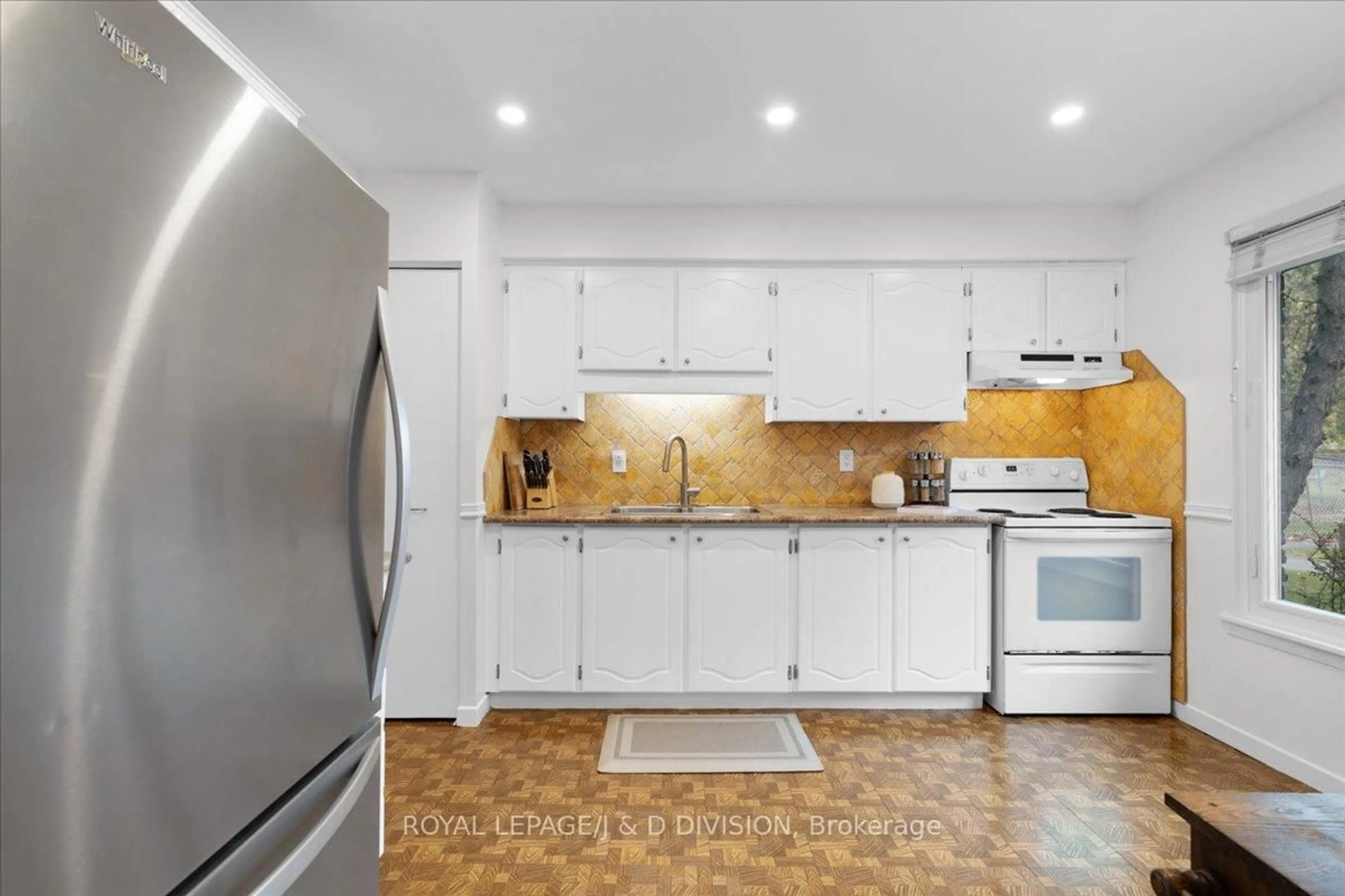 Standard kitchen, ceramic/tile floor for 189 Springhead Gdns #61, Richmond Hill Ontario L4C 5C7