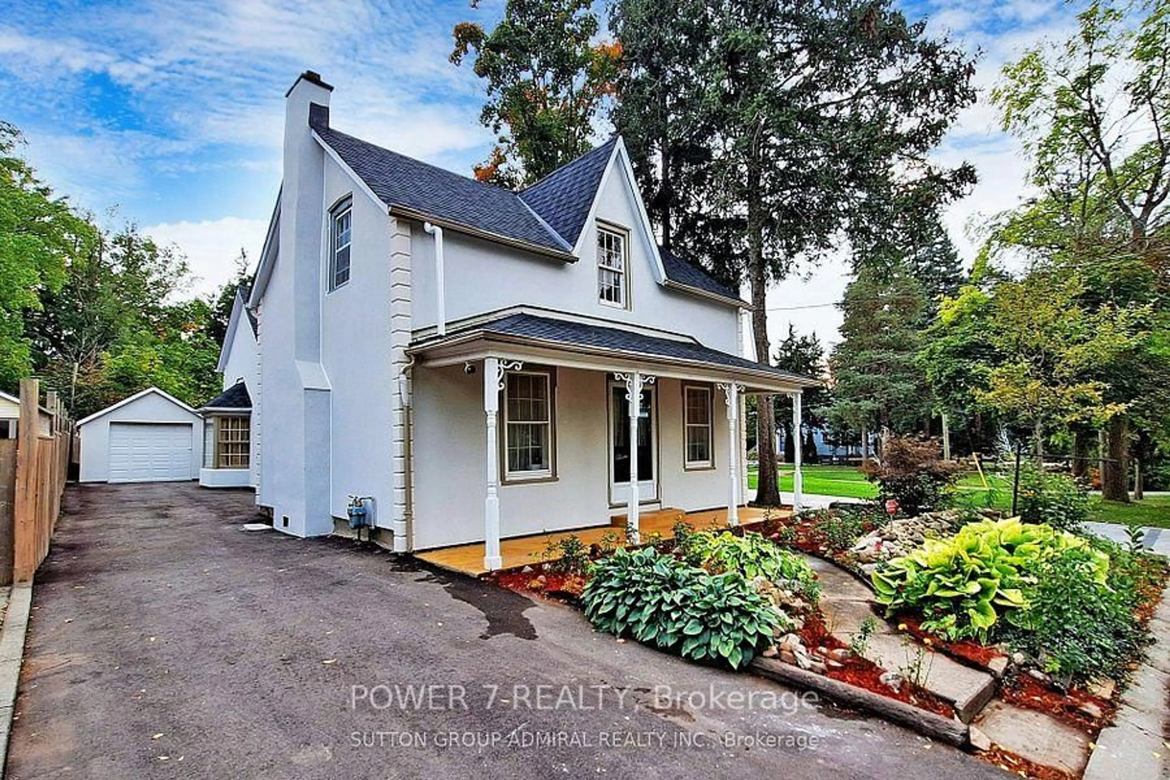 Home with vinyl exterior material, street for 62 Centre St, Richmond Hill Ontario L4C 3P7