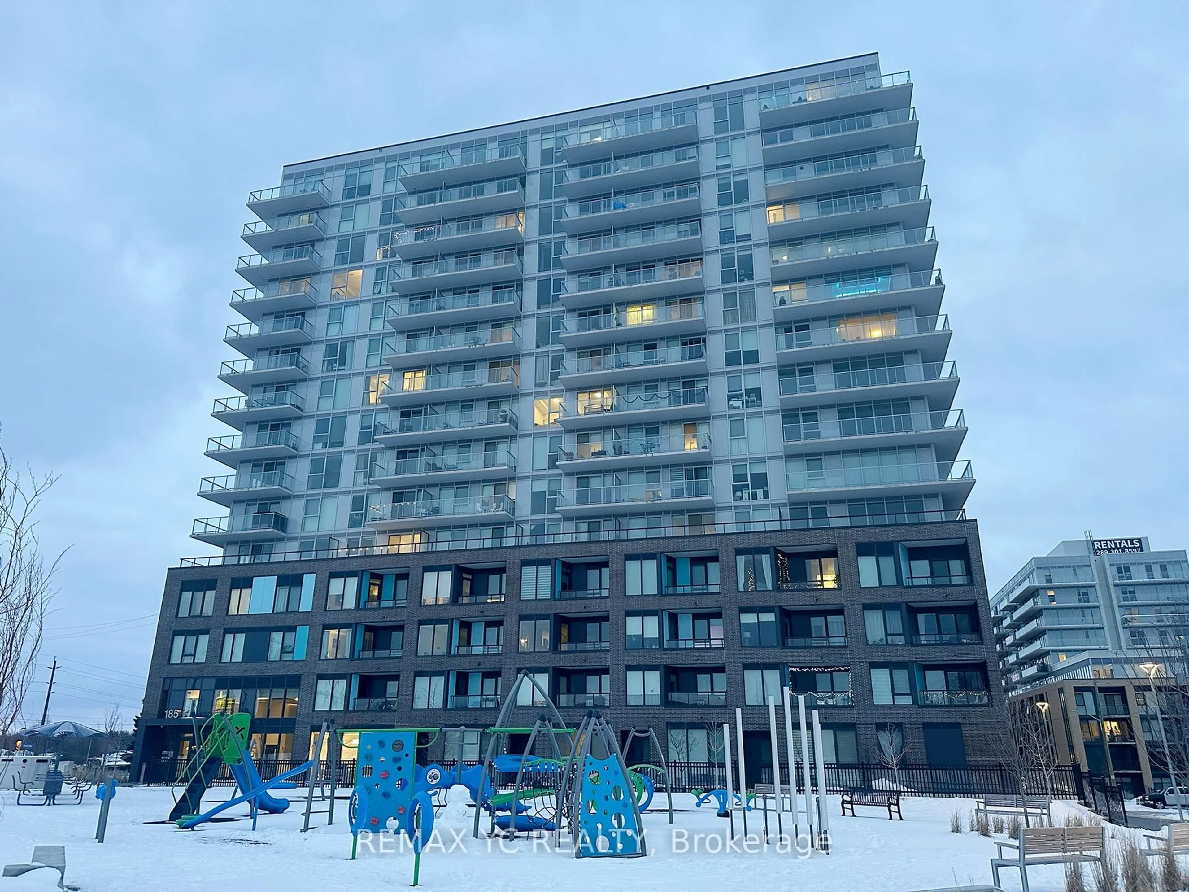 Blurry image for 185 Deerfield Rd #1201, Newmarket Ontario L3Y 0G7