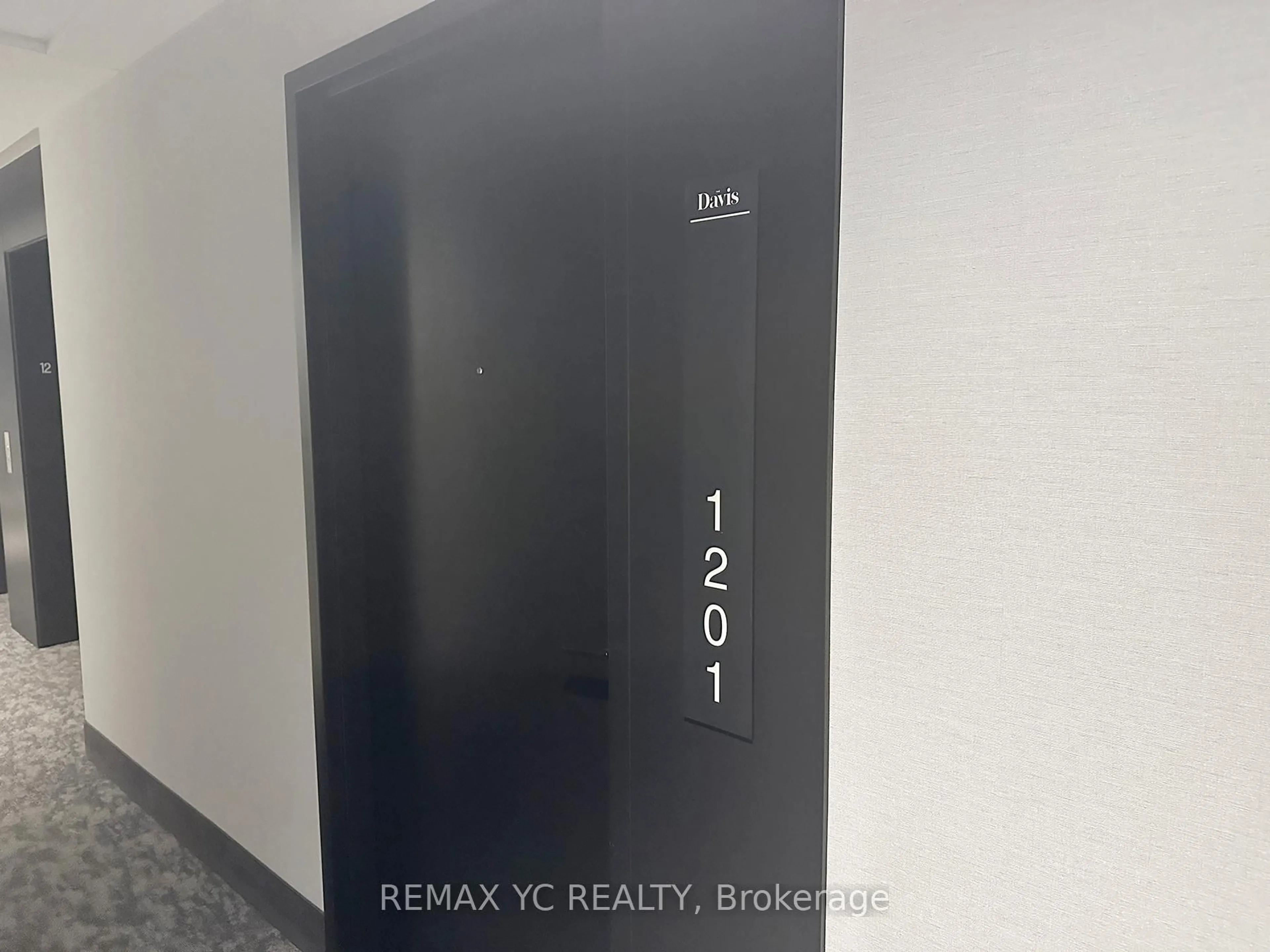 A pic of a room for 185 Deerfield Rd #1201, Newmarket Ontario L3Y 0G7