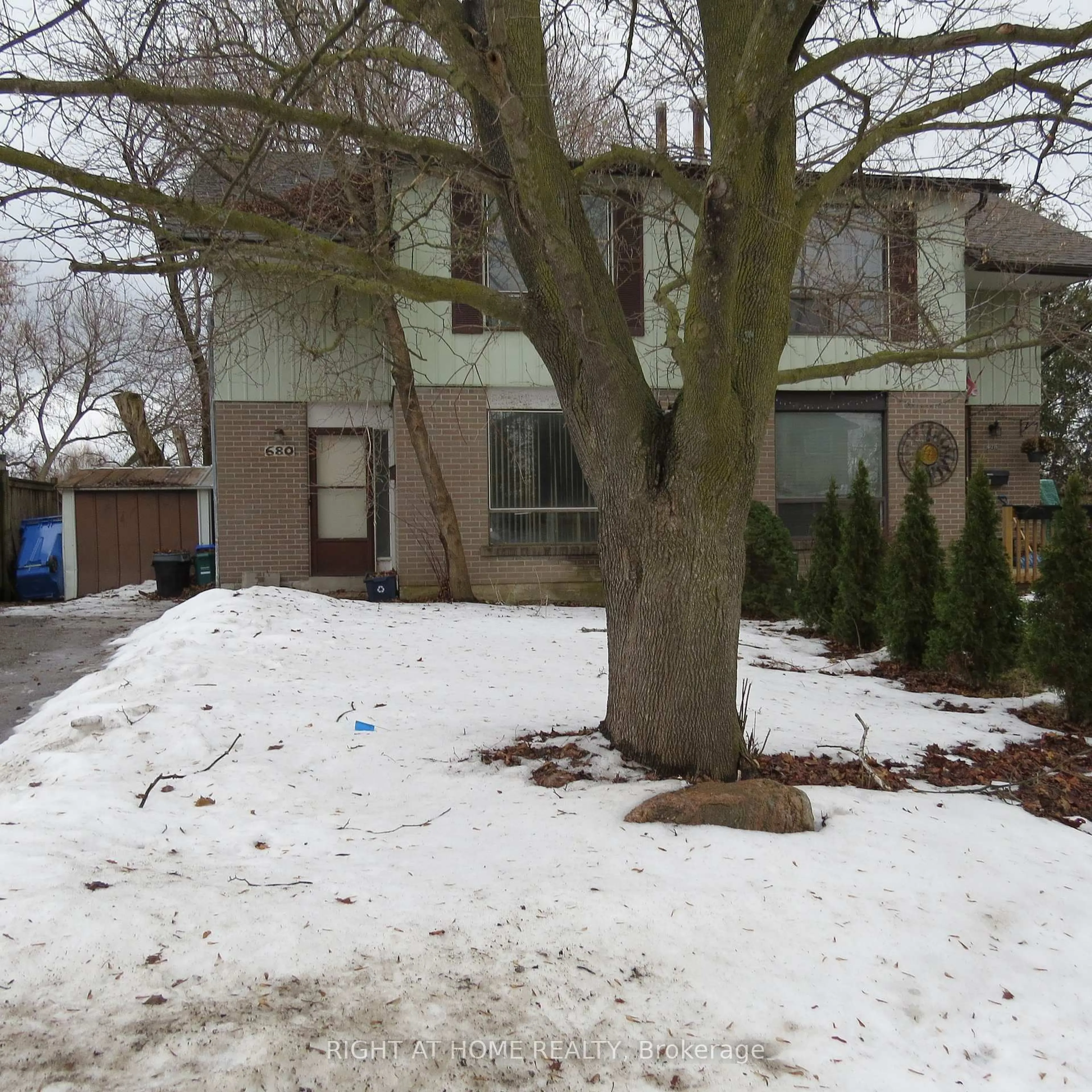 Unknown for 680 Elgin St, Newmarket Ontario L3Y 3B4