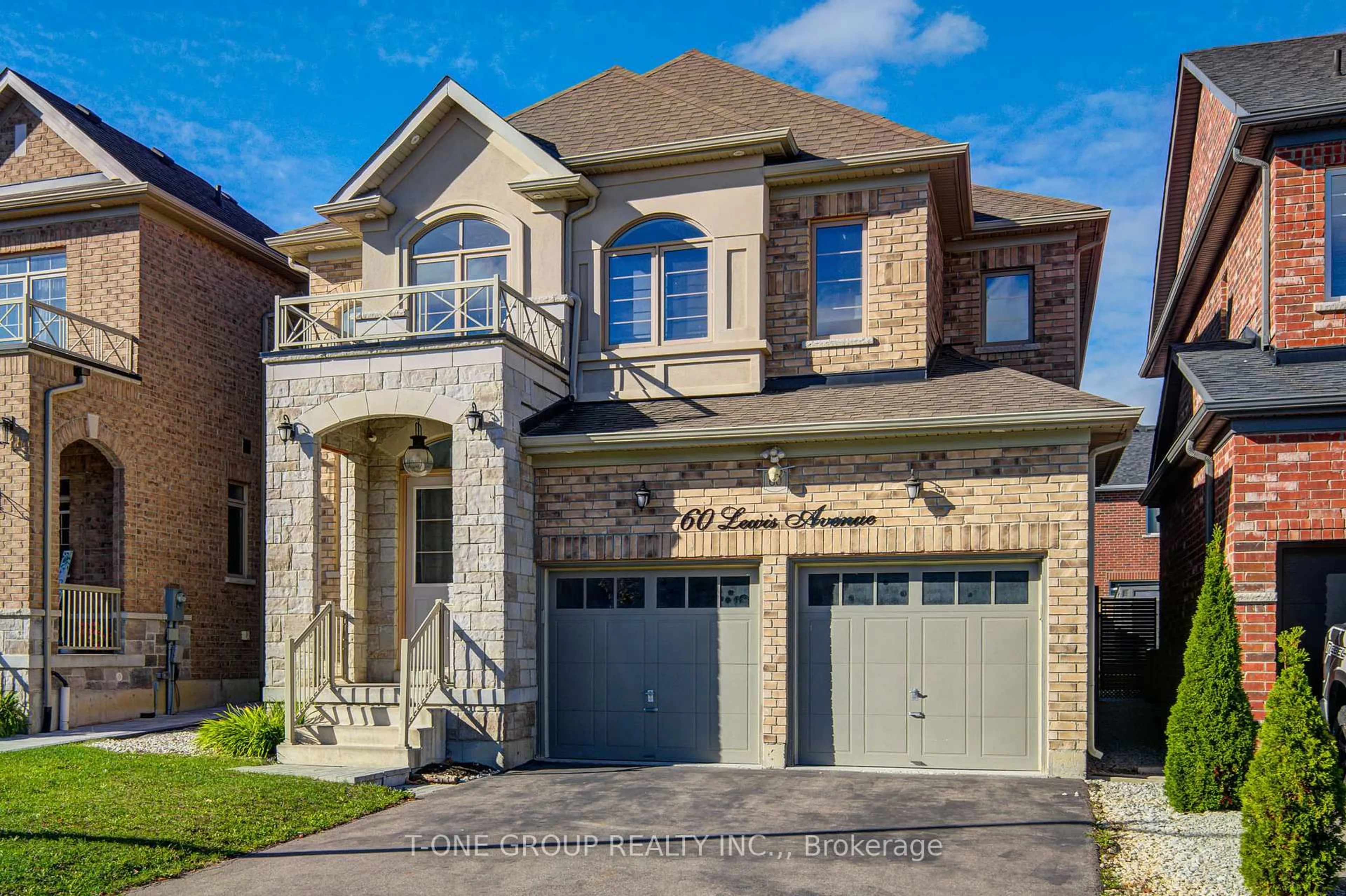 Home with brick exterior material, street for 60 LEWIS Ave, Bradford West Gwillimbury Ontario L3Z 0X2