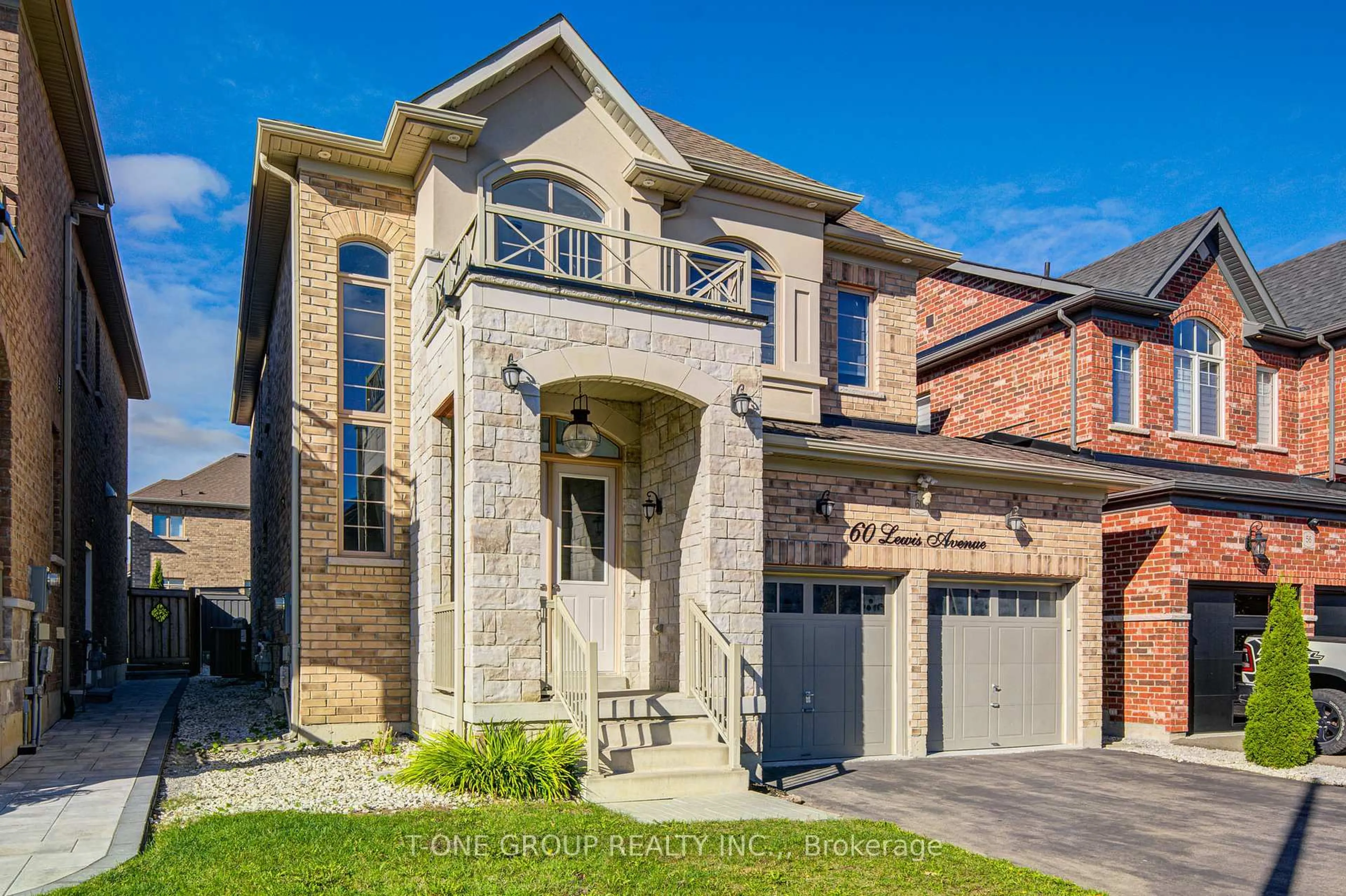 Home with brick exterior material, street for 60 LEWIS Ave, Bradford West Gwillimbury Ontario L3Z 0X2
