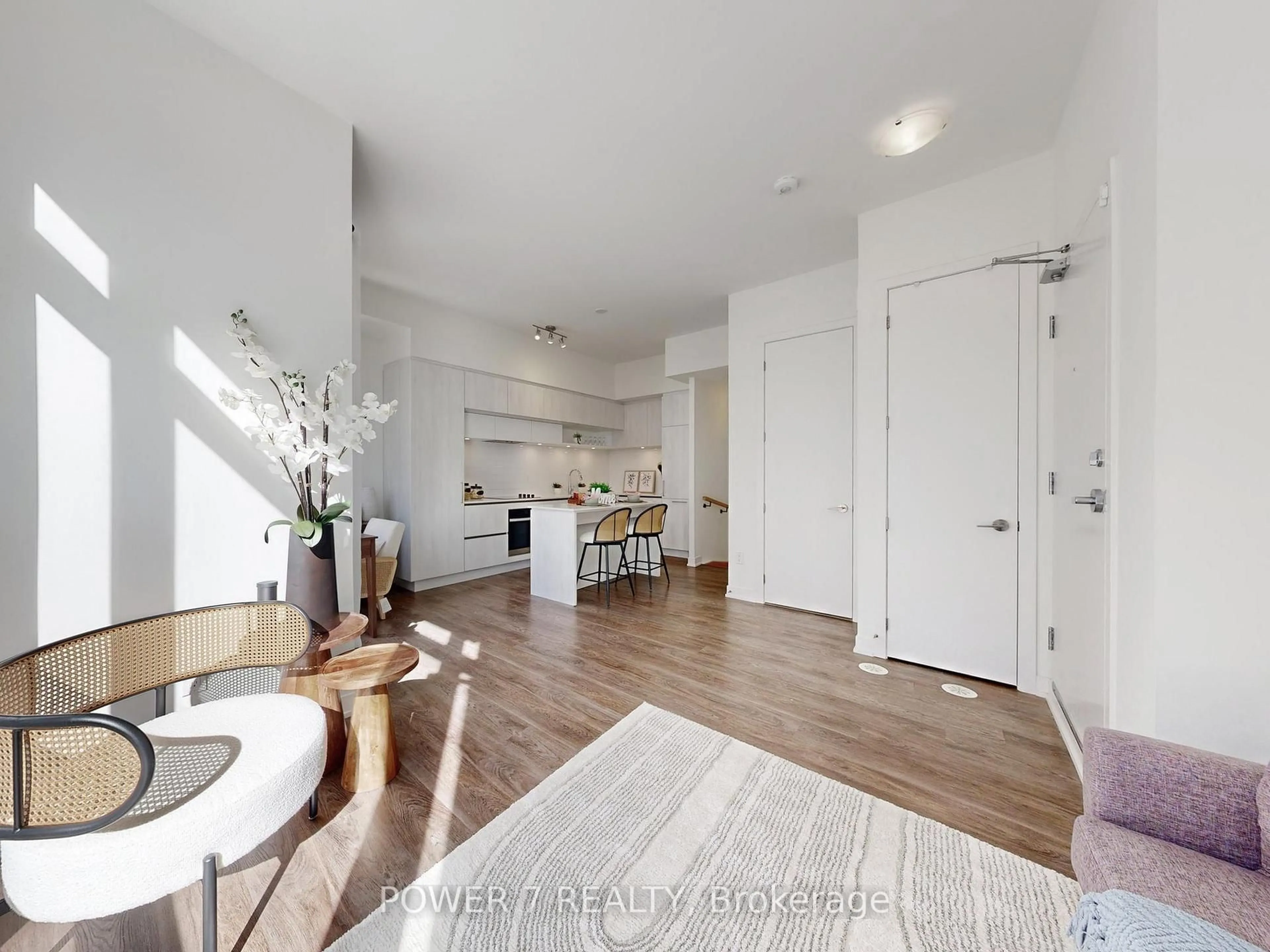 Indoor entryway for 14 David Eyer Rd #1009, Richmond Hill Ontario L4S 0N4