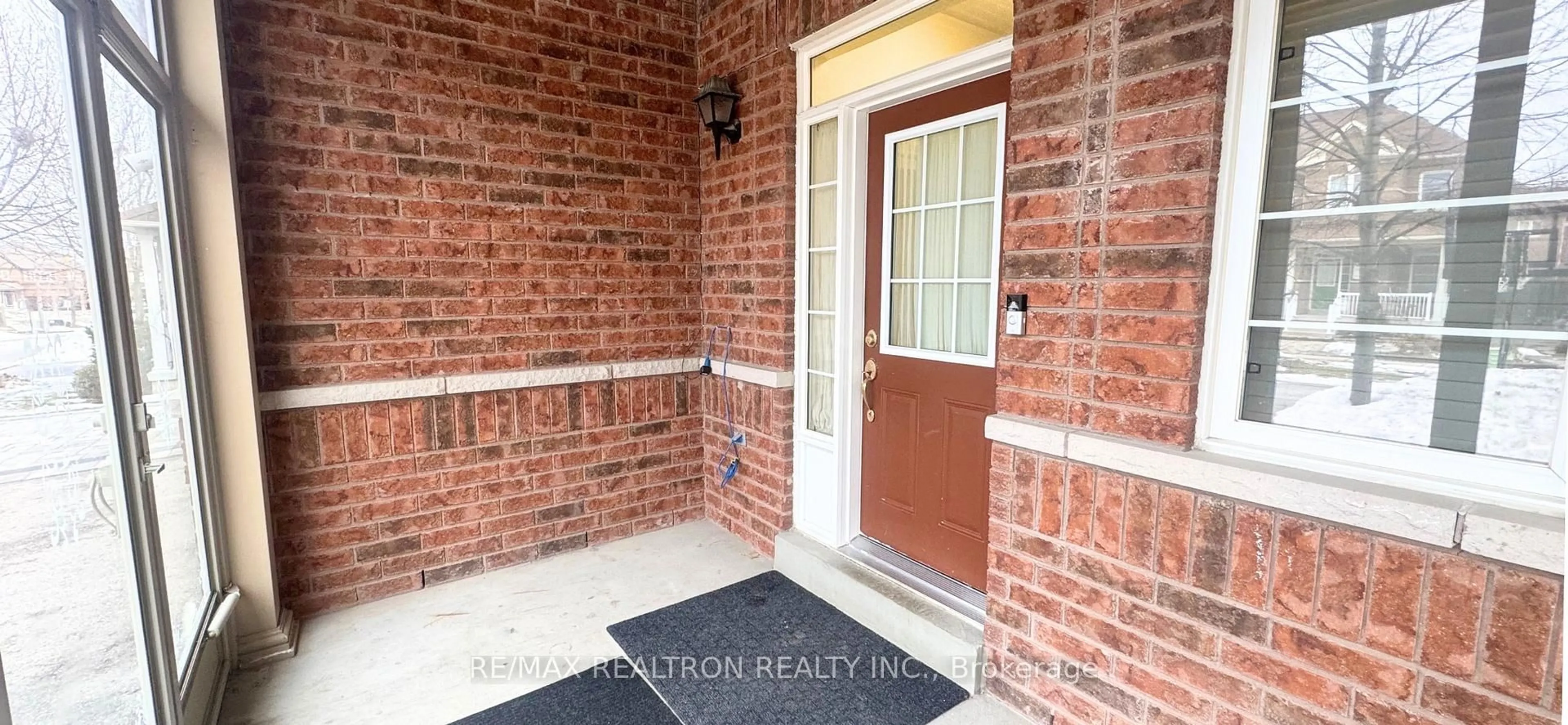 Indoor entryway for 25 Fitzroy Ave, Markham Ontario L6E 0J4
