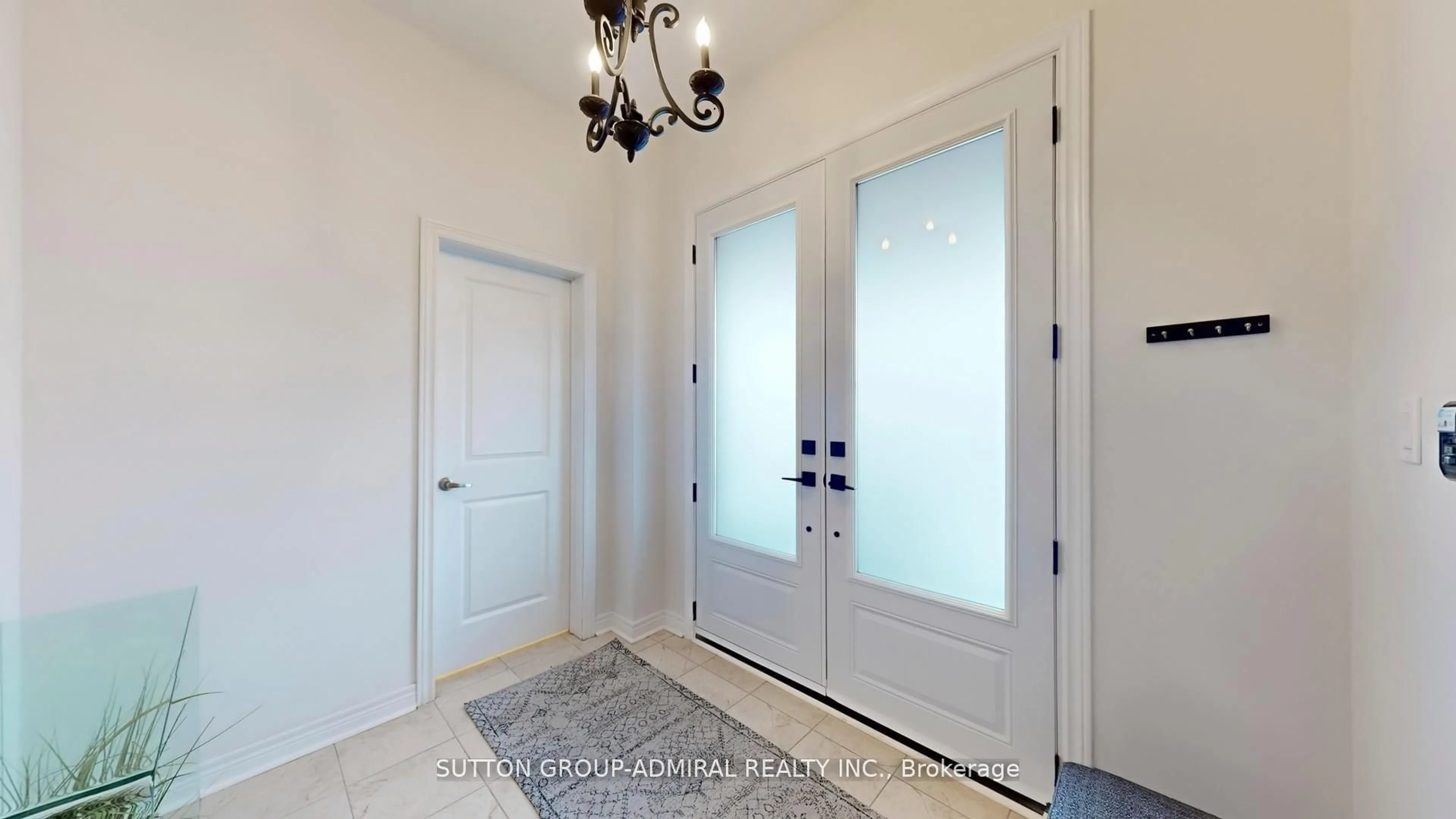 Indoor entryway for 24 Algeo Way, Bradford West Gwillimbury Ontario L3Z 0W1