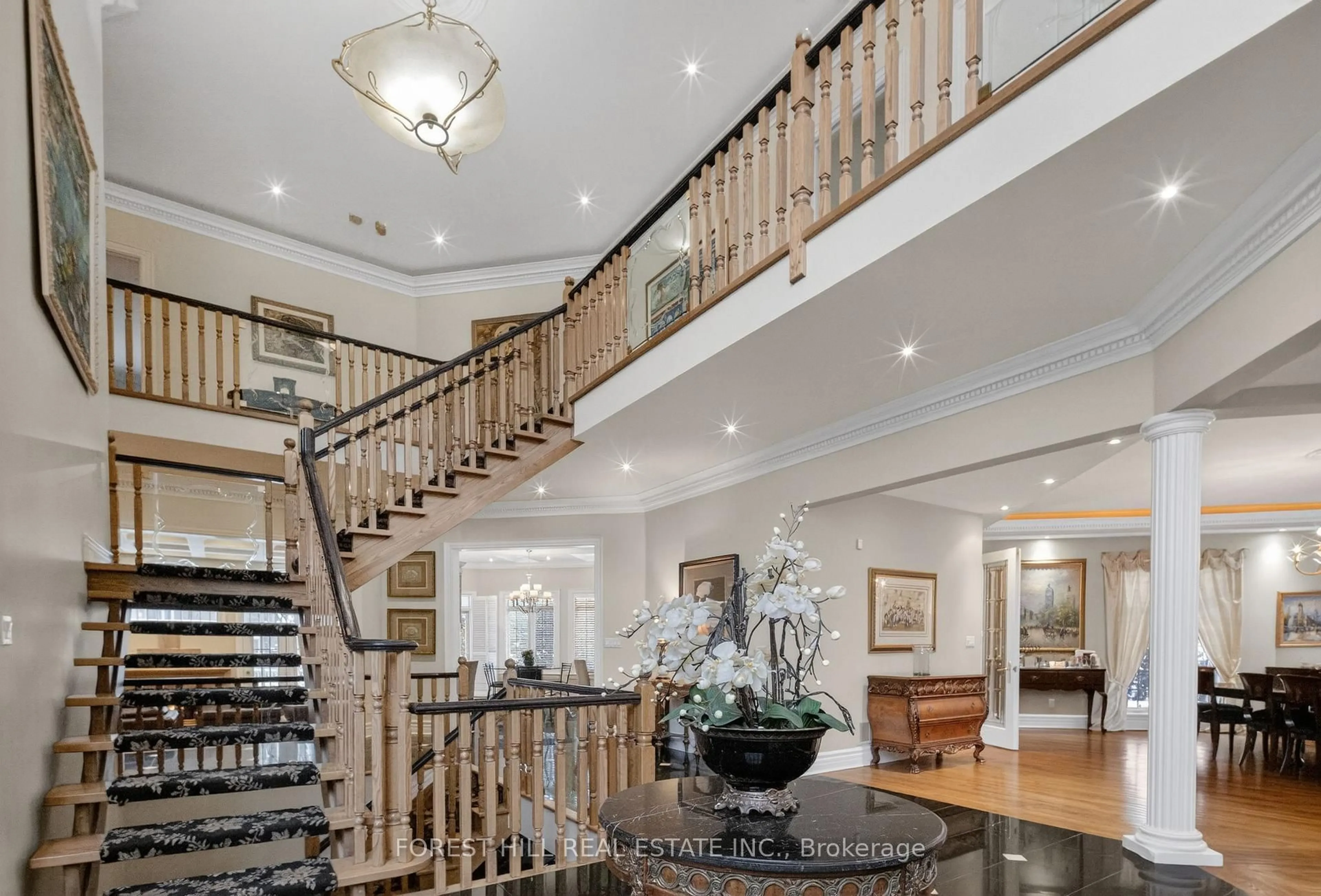 Indoor foyer for 161 Renaissance Crt, Vaughan Ontario L4J 7W4