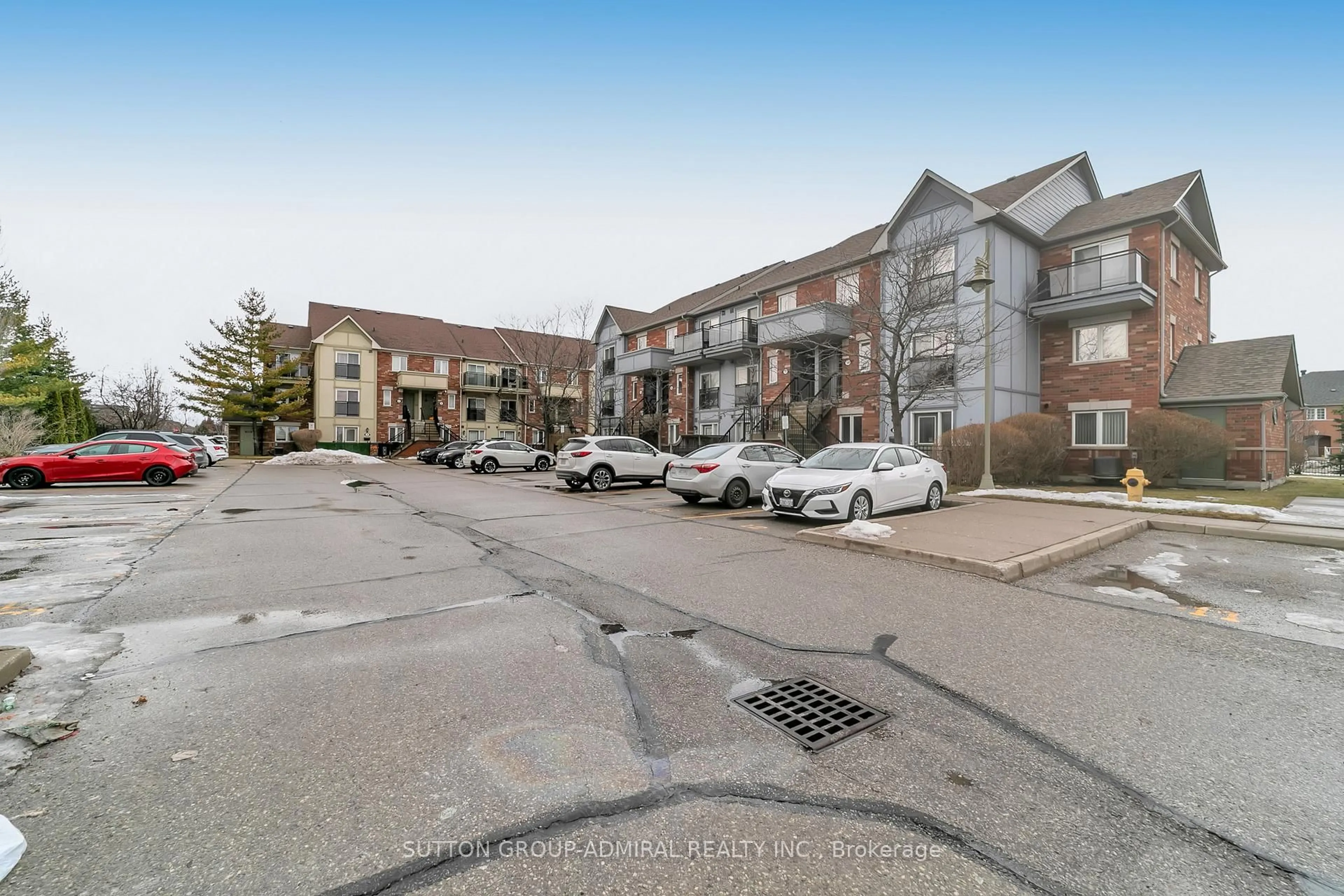 A pic from outside/outdoor area/front of a property/back of a property/a pic from drone, street for 2265 Bur Oak Ave #52, Markham Ontario L6E 0B8