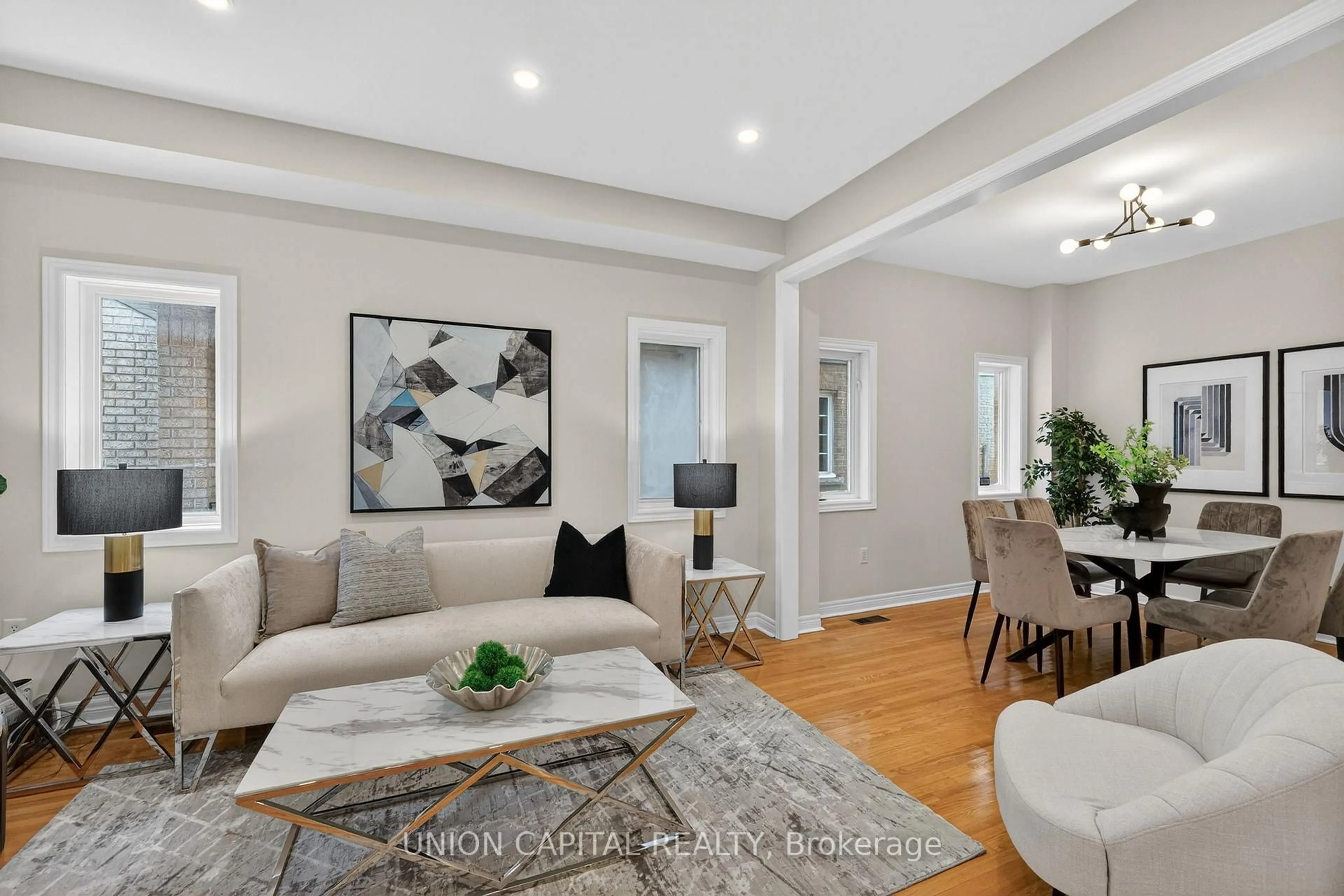 Living room with furniture, unknown for 58 Golden Oak Ave, Richmond Hill Ontario L4S 1Y5