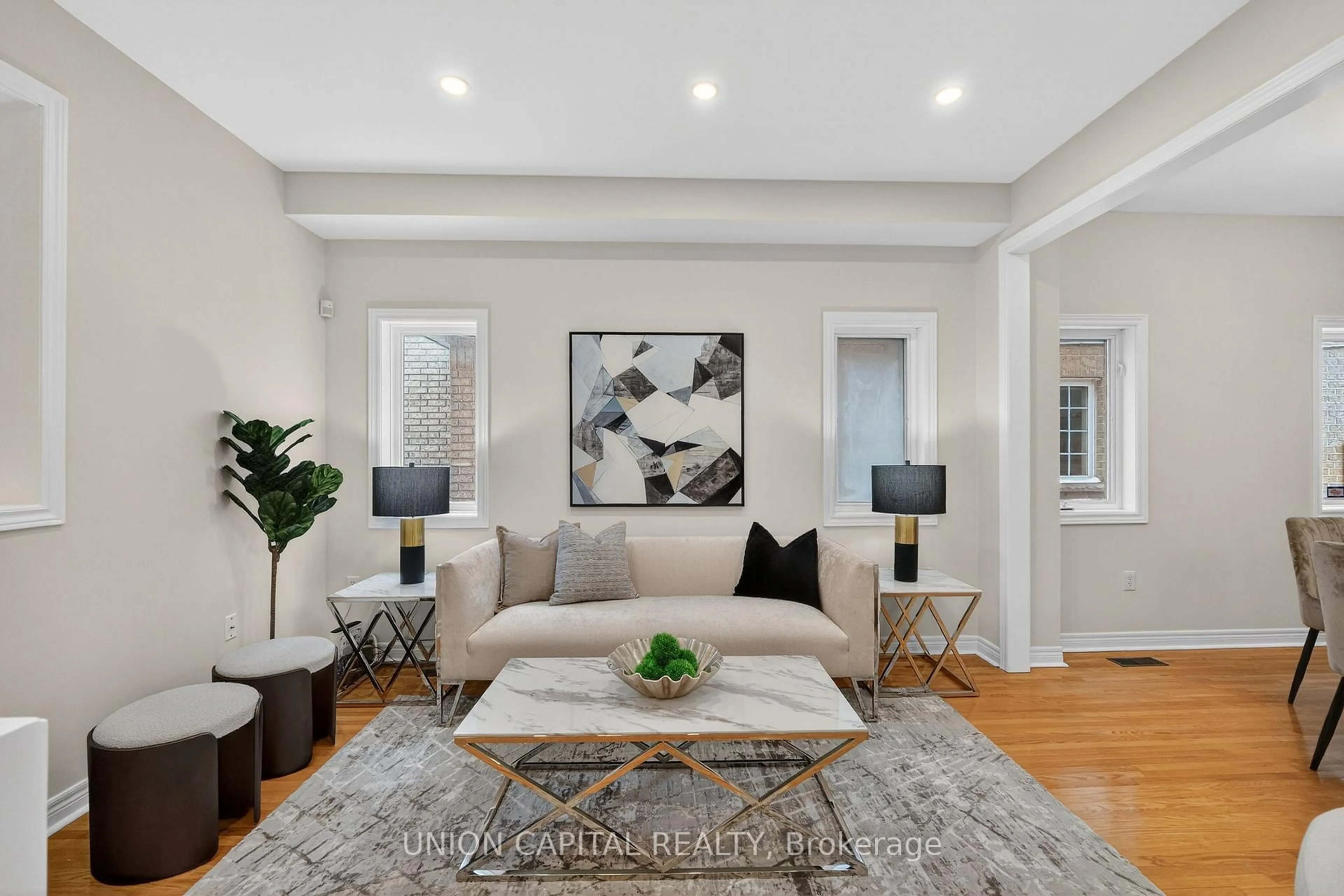 Living room with furniture, unknown for 58 Golden Oak Ave, Richmond Hill Ontario L4S 1Y5