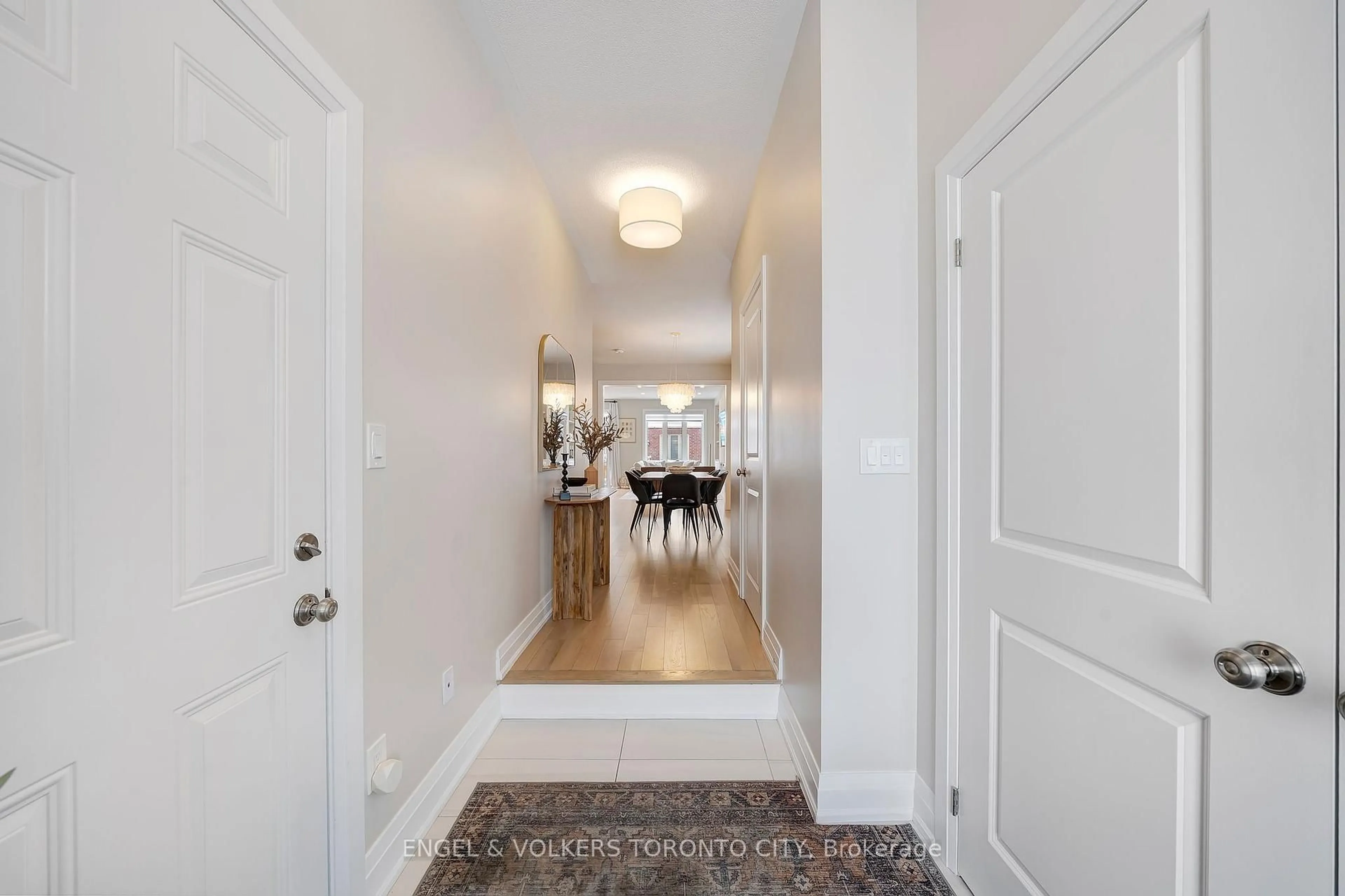 Indoor entryway for 30 Clifford Cres, New Tecumseth Ontario L0G 1W0