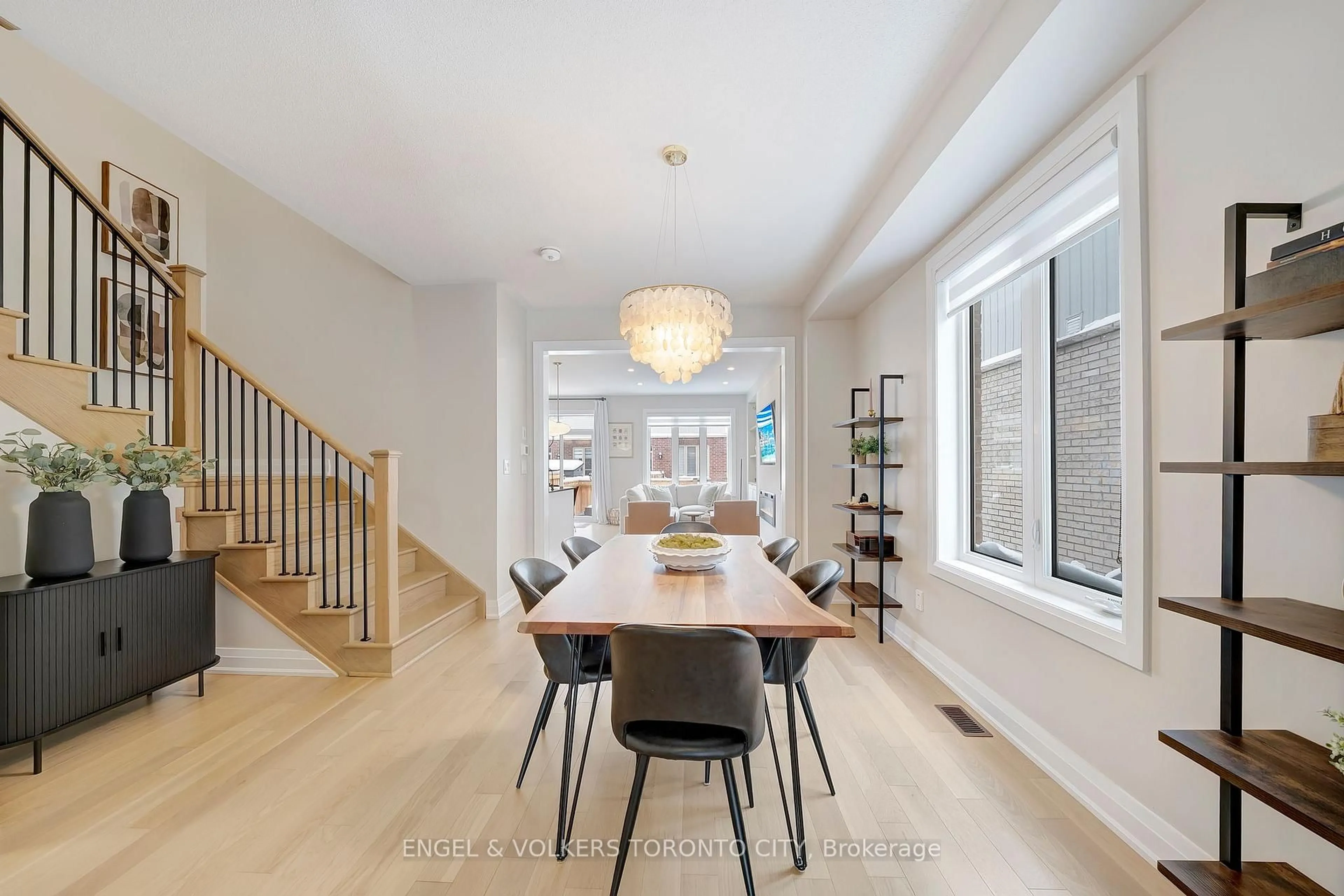 Dining room, unknown for 30 Clifford Cres, New Tecumseth Ontario L0G 1W0