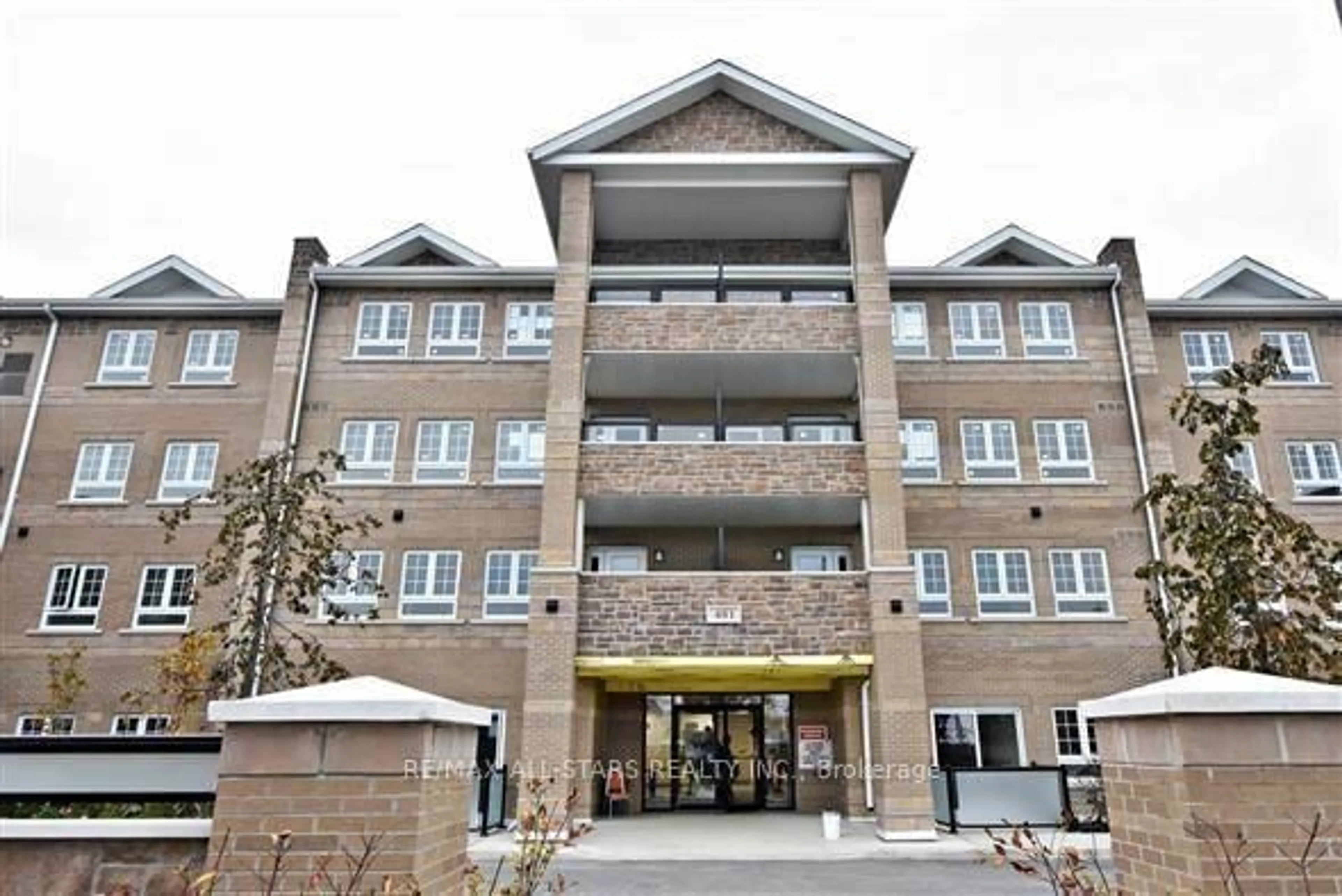 Indoor foyer for 481 Rupert Ave #320, Whitchurch-Stouffville Ontario L4A 1T7