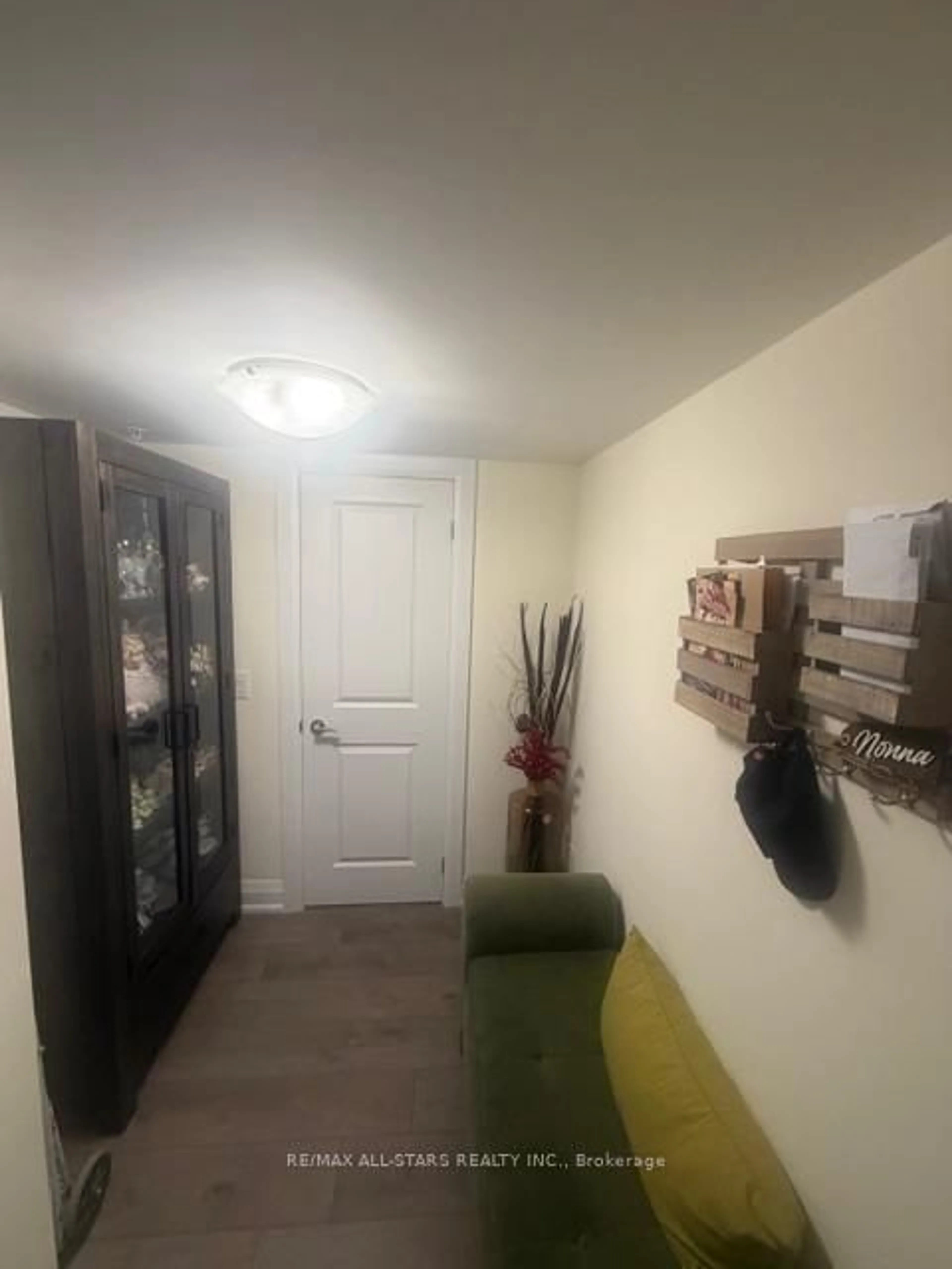 A pic of a room for 481 Rupert Ave #320, Whitchurch-Stouffville Ontario L4A 1T7