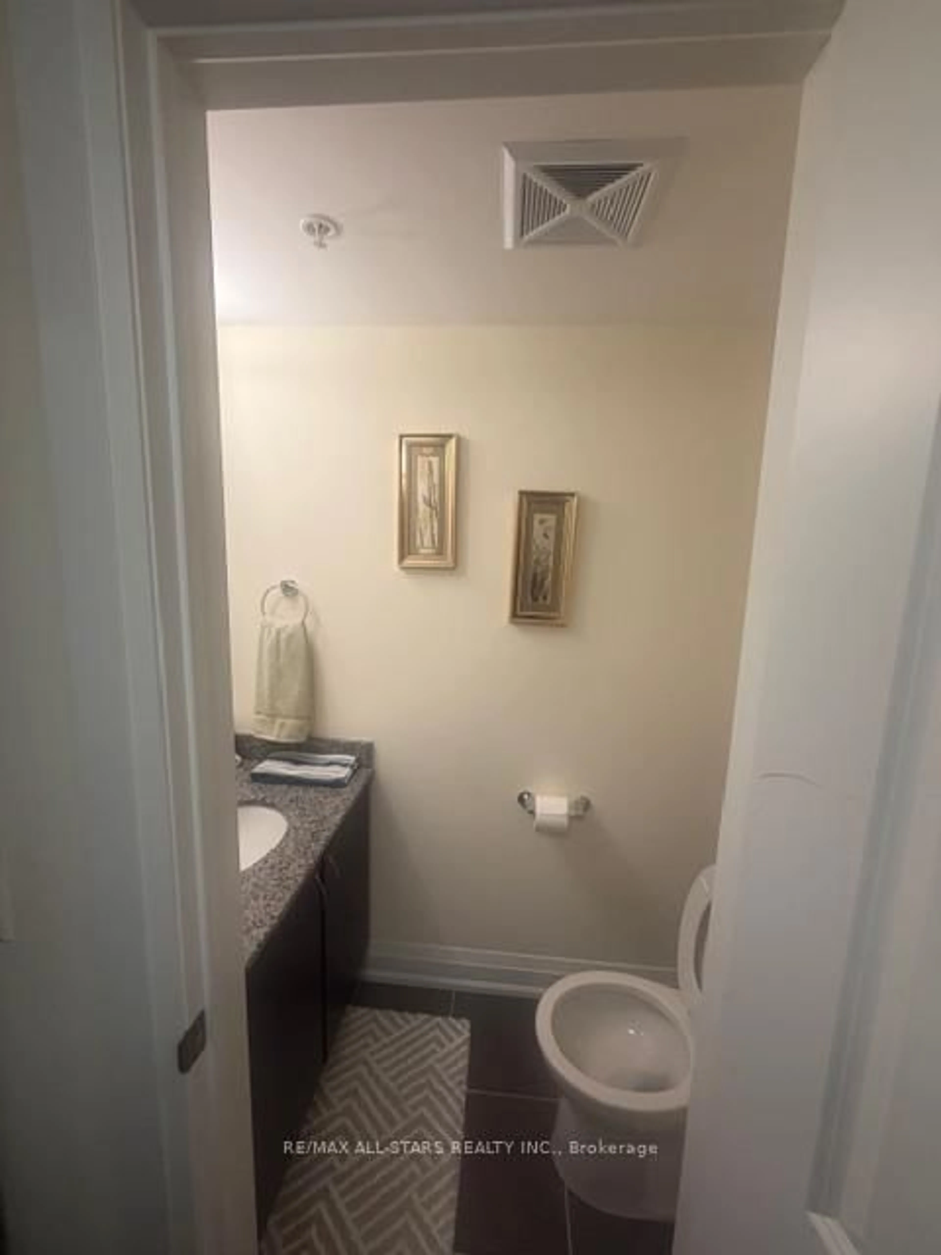 Standard bathroom, floor is not visible for 481 Rupert Ave #320, Whitchurch-Stouffville Ontario L4A 1T7