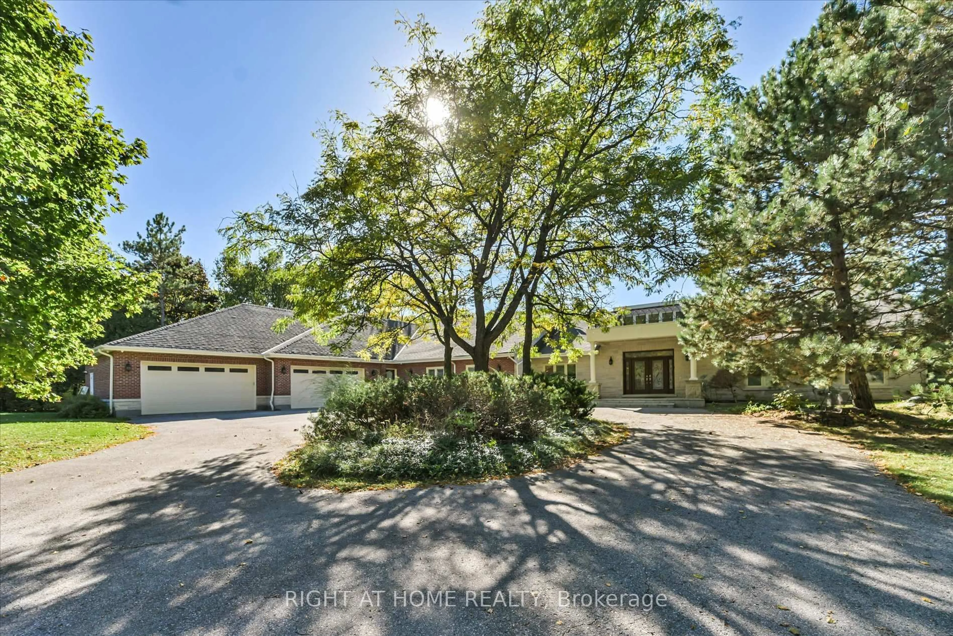 A pic from outside/outdoor area/front of a property/back of a property/a pic from drone, street for 18 Mccowan Lane, Whitchurch-Stouffville Ontario L4A 4C1