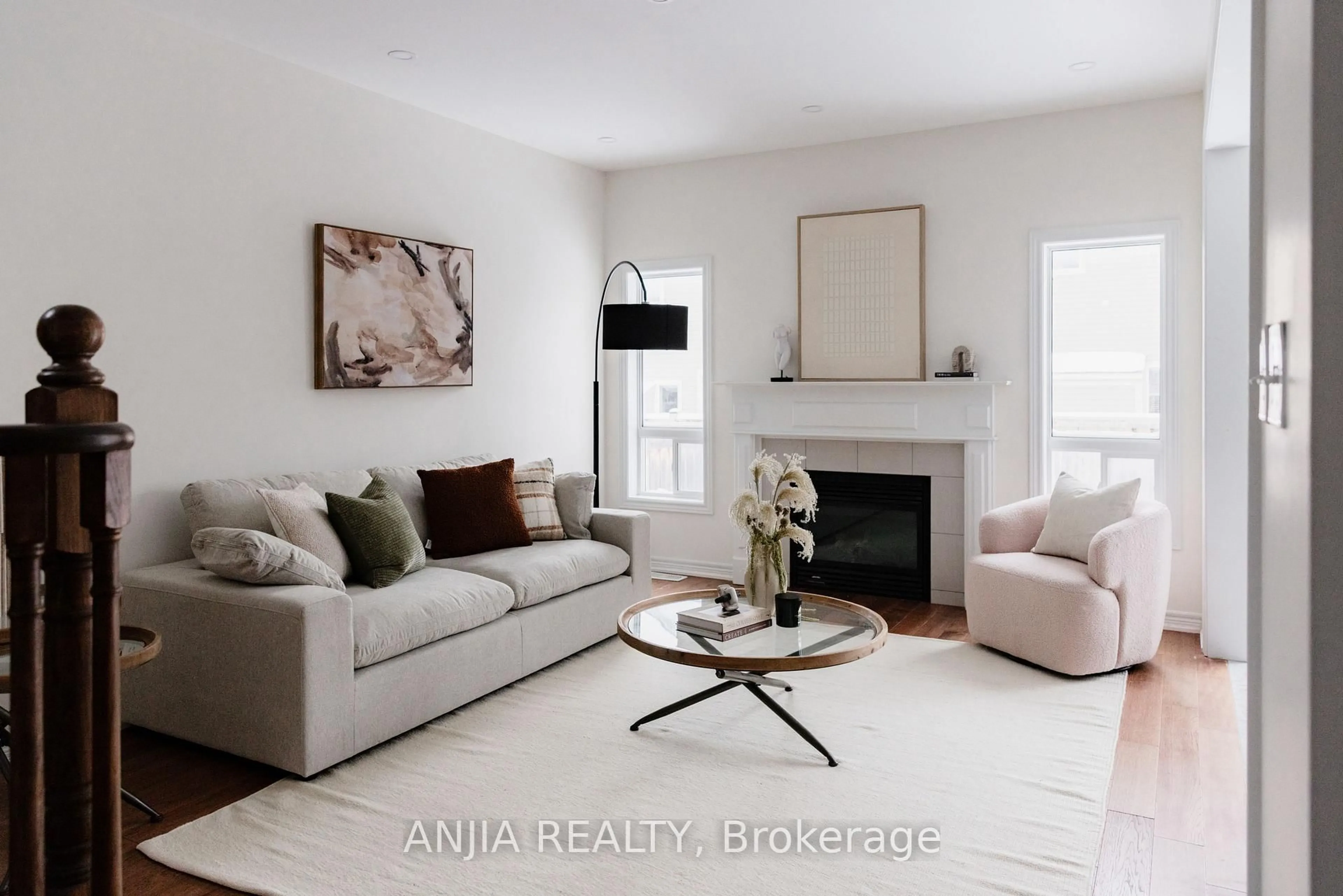 Living room with furniture, unknown for 23 Grey Wing Ave, Georgina Ontario L4P 0B7