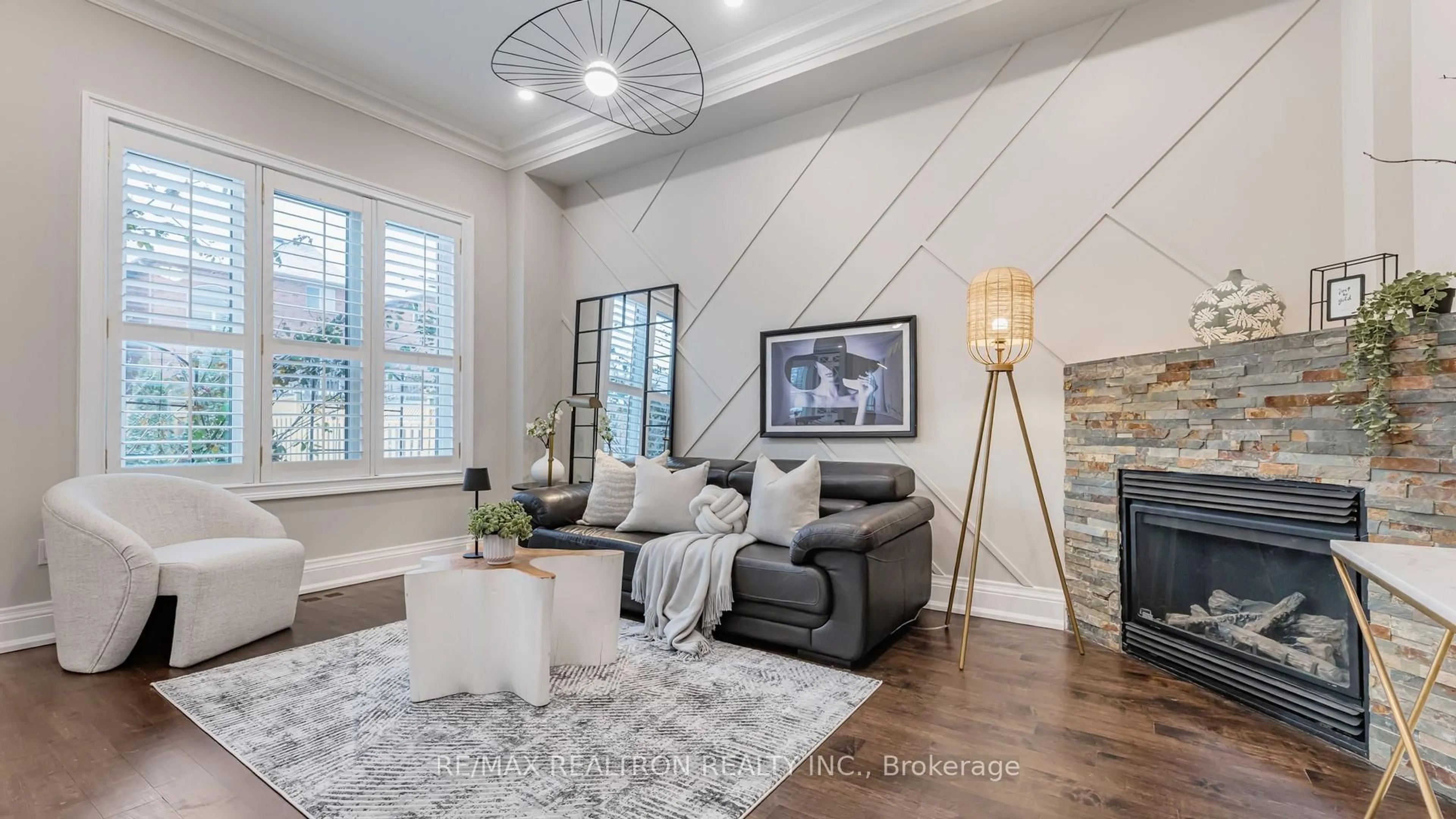 Living room with furniture, wood/laminate floor for 275 Sunset Beach Rd, Richmond Hill Ontario L4E 3H3