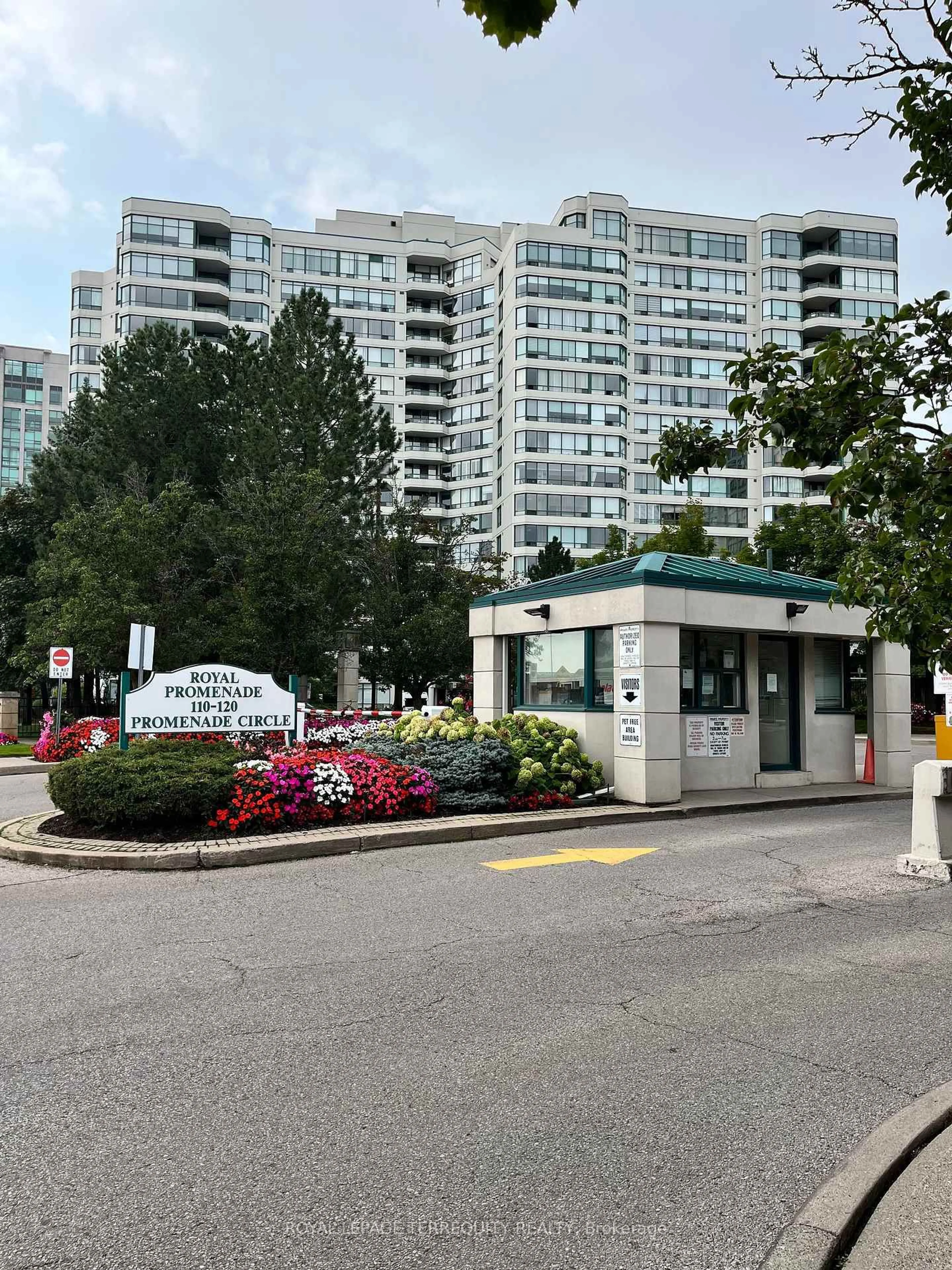 Unknown for 110 Promenade Circ #310, Vaughan Ontario L4J 7W8