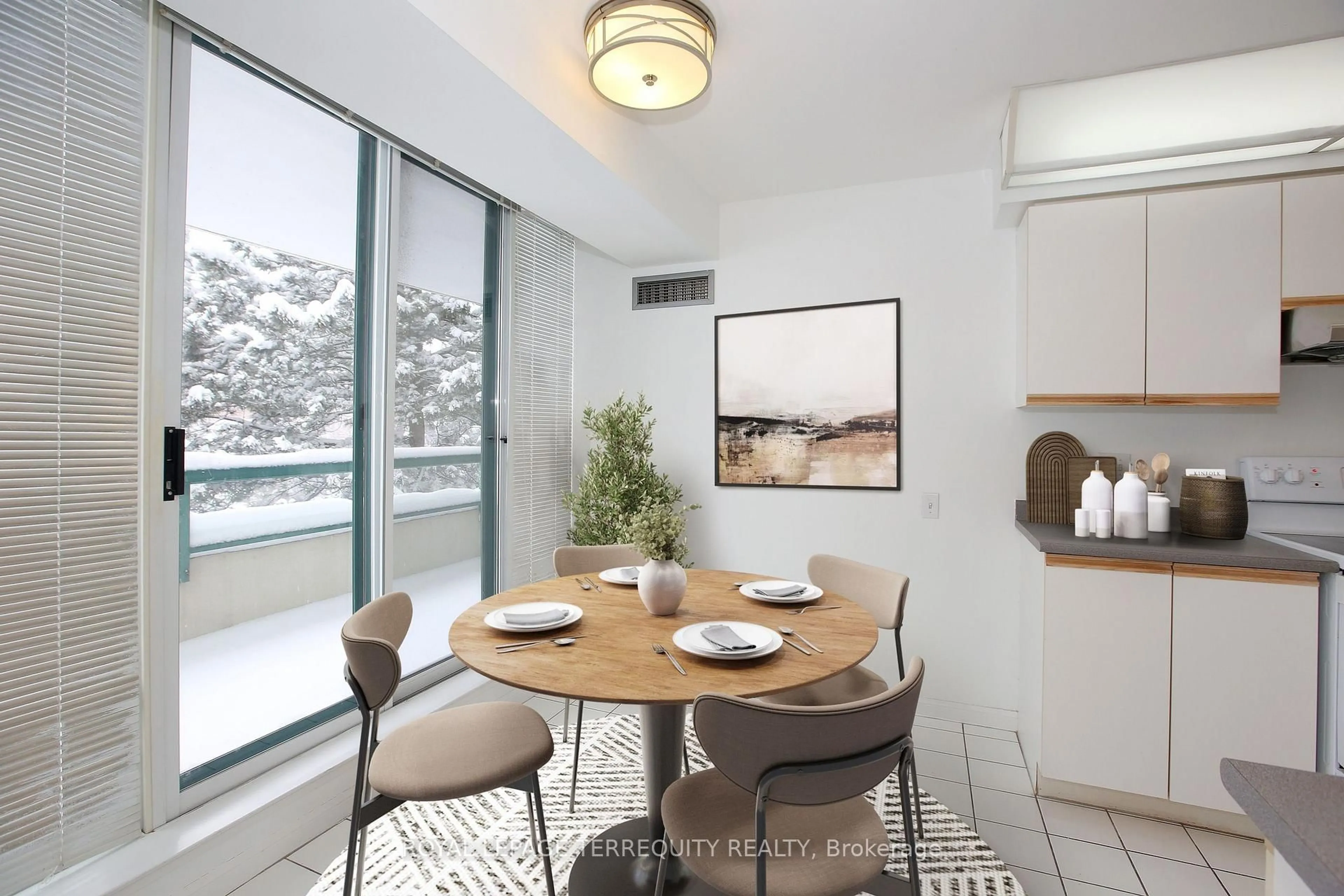 Dining room, unknown for 110 Promenade Circ #310, Vaughan Ontario L4J 7W8