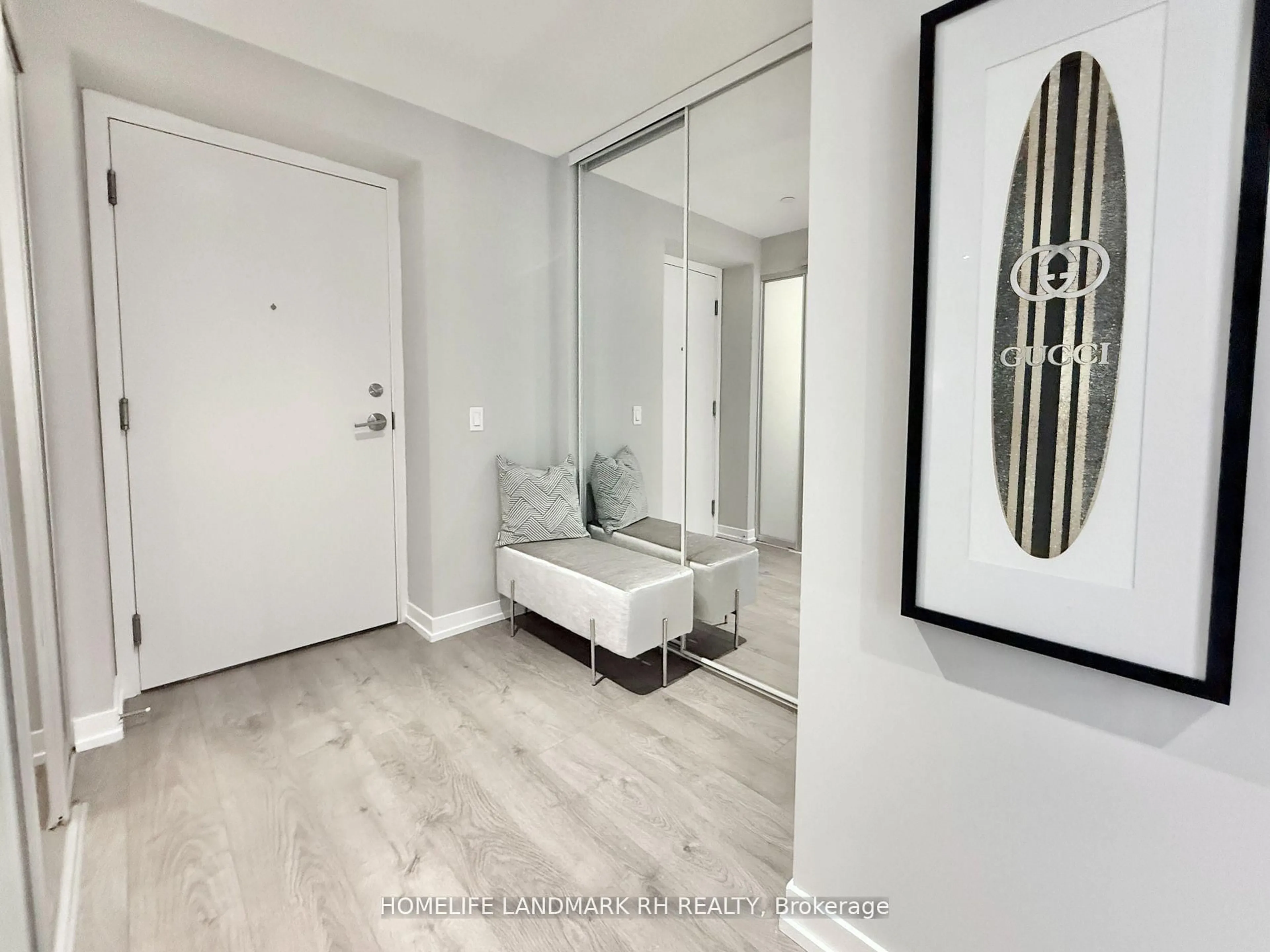 Indoor entryway for 950 Portage Pkwy #5608, Vaughan Ontario L4K 0J7