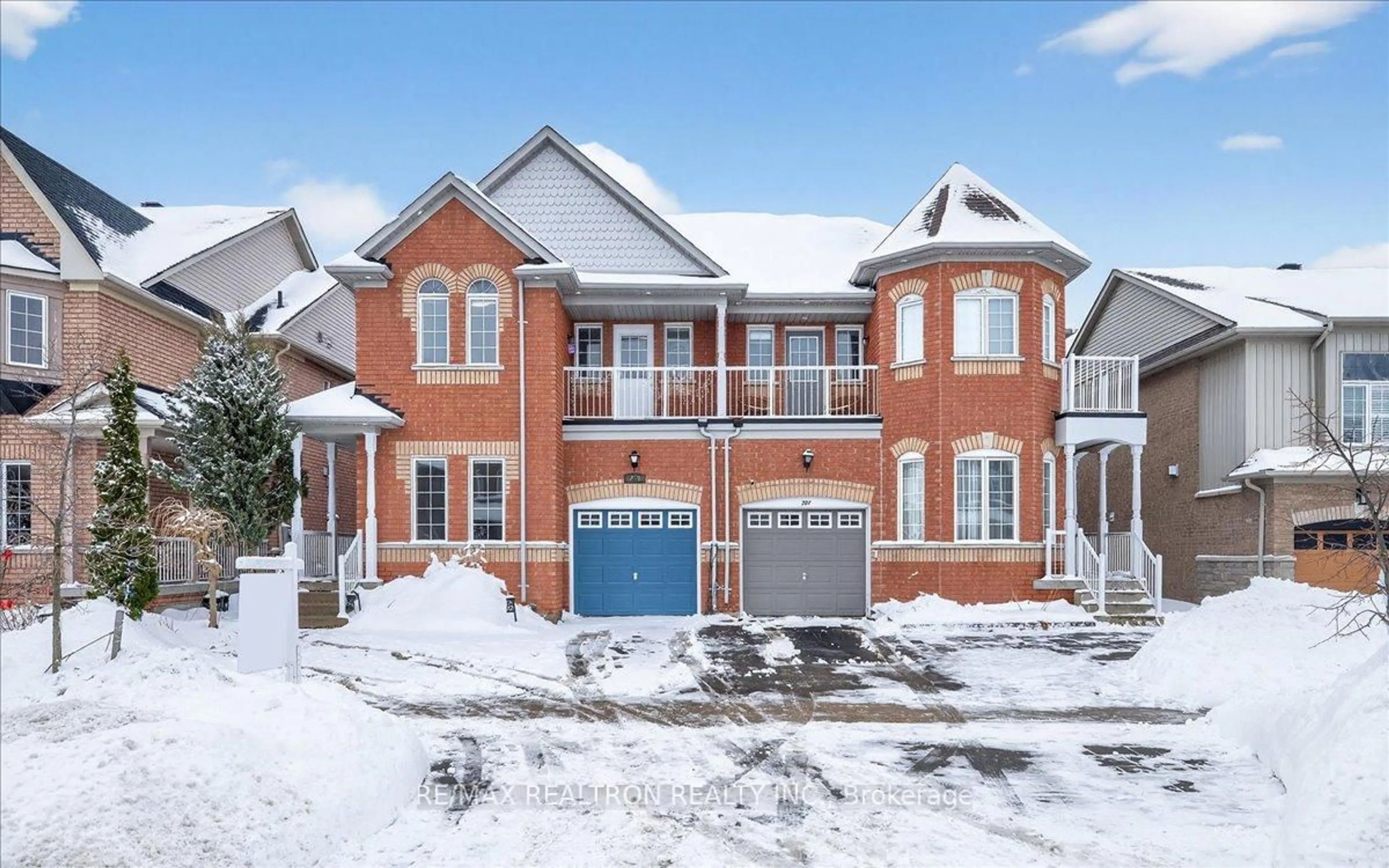 Home with brick exterior material, street for 209 Old Colony Rd, Richmond Hill Ontario L4E 5B9