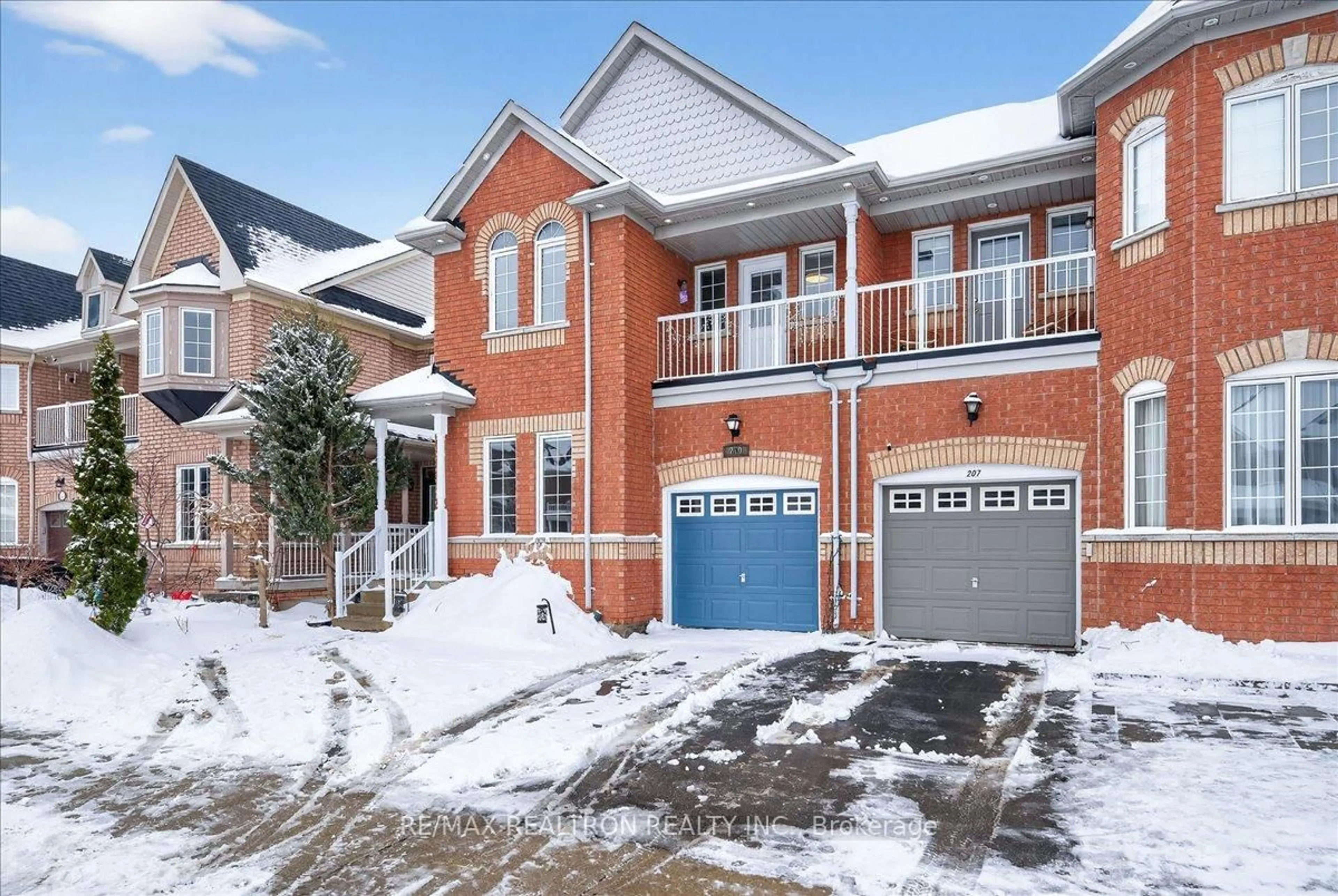 Home with brick exterior material, street for 209 Old Colony Rd, Richmond Hill Ontario L4E 5B9