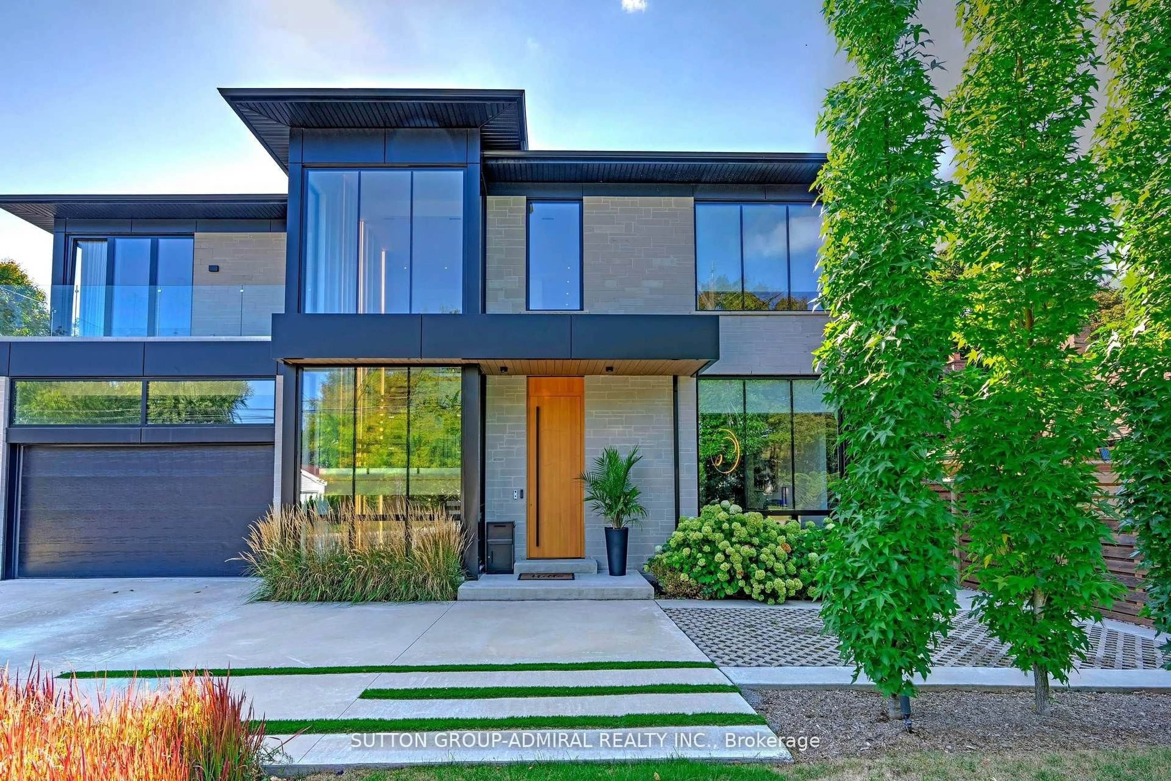 Home with brick exterior material, street for 126 WOOD Lane, Richmond Hill Ontario L4C 4W1