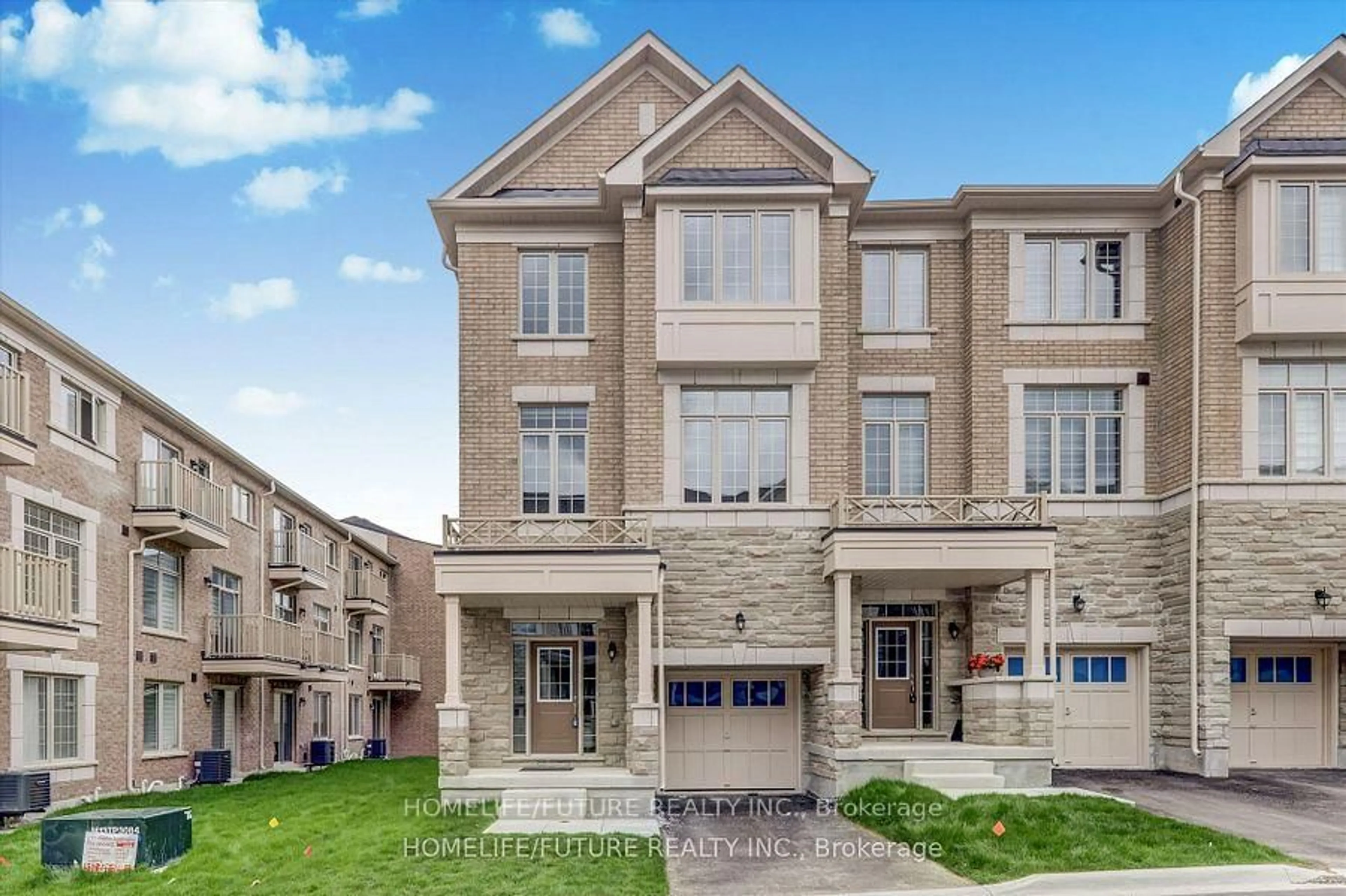 A pic from outside/outdoor area/front of a property/back of a property/a pic from drone, street for 26 Thomas Hope Lane, Markham Ontario L3S 0E9