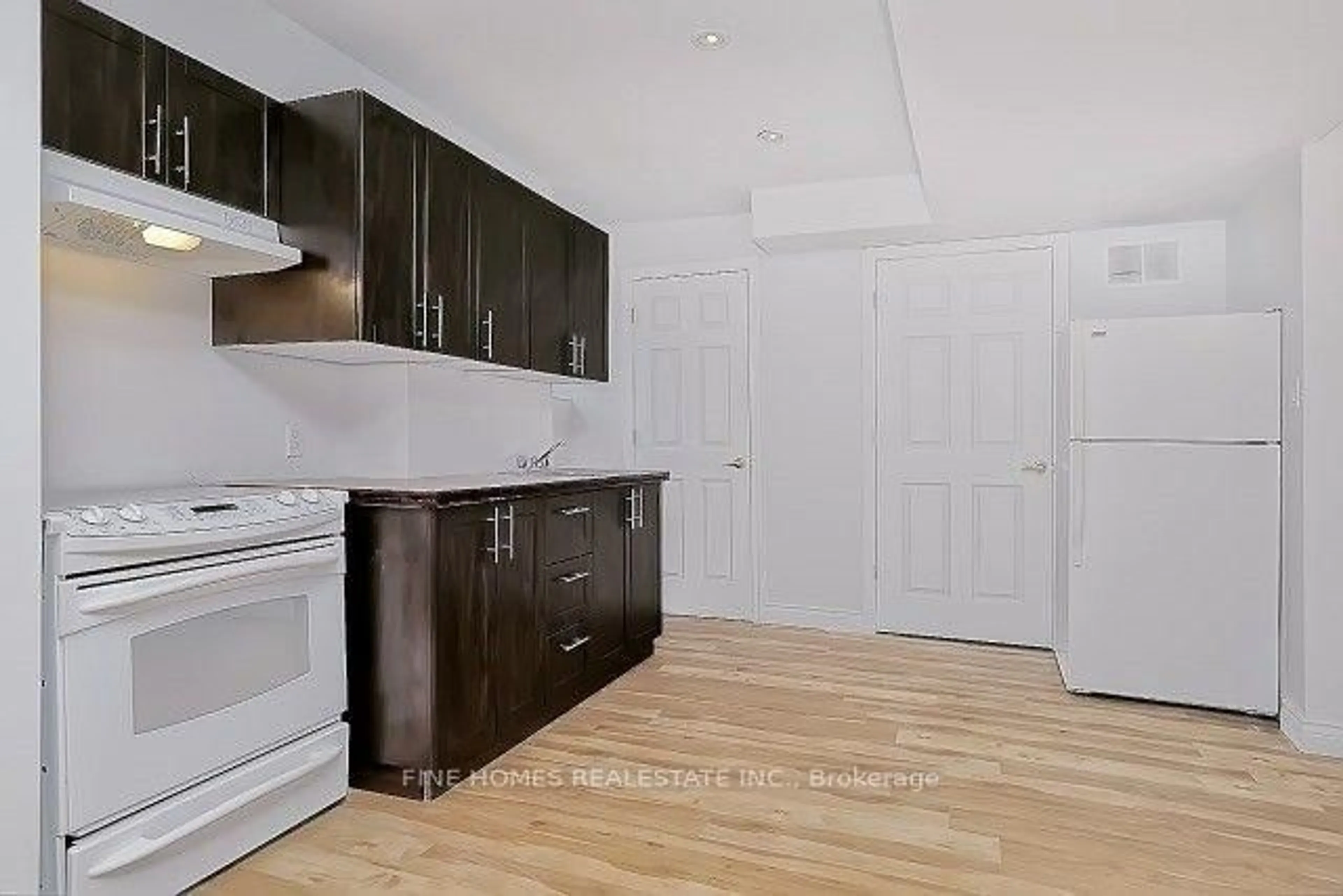 Standard kitchen, wood/laminate floor for 195 Woodland Ave, Georgina Ontario L4P 2N1