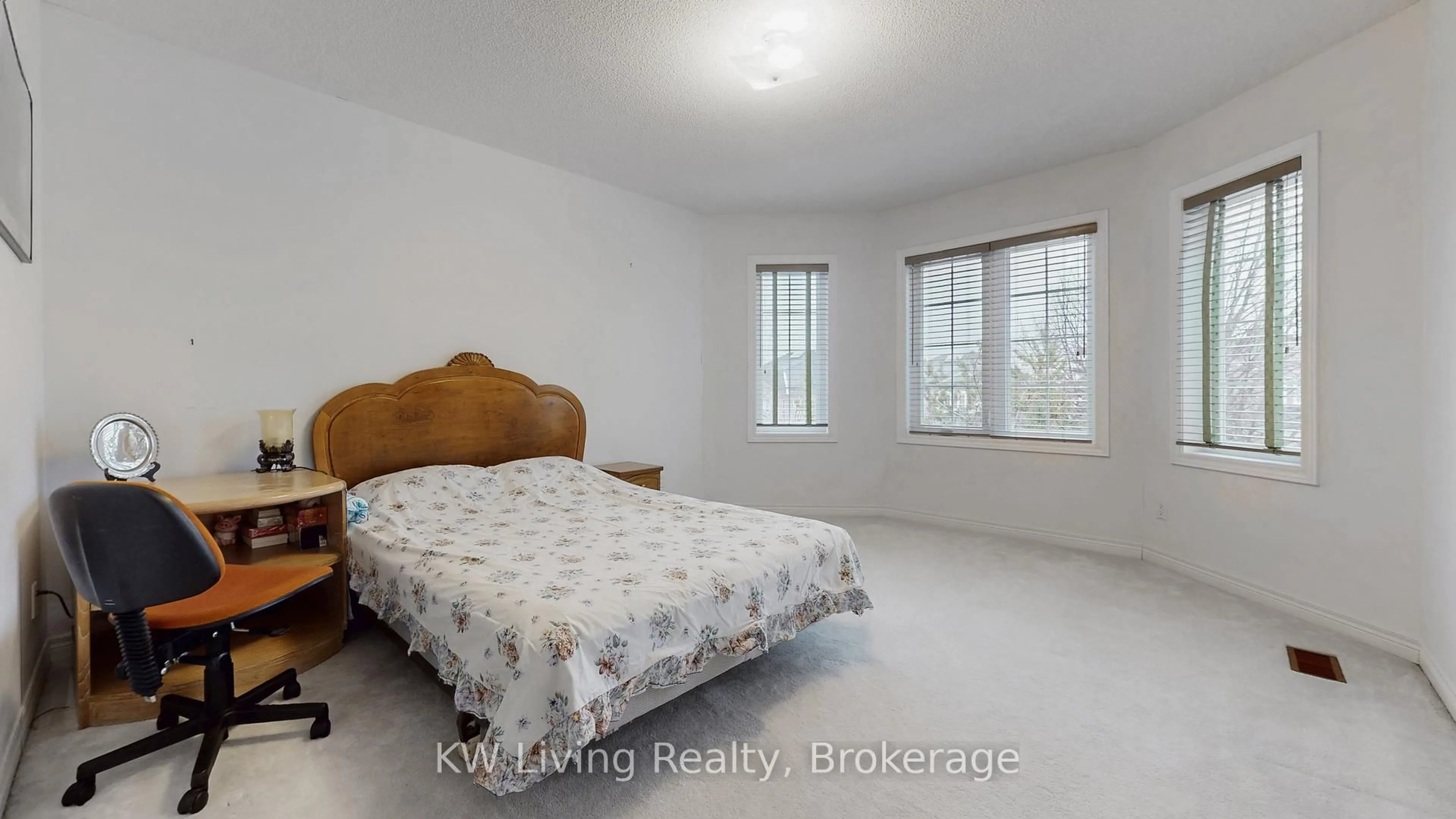 Bedroom with bed, unknown for 41 Graydon Cres, Richmond Hill Ontario L4B 3V9