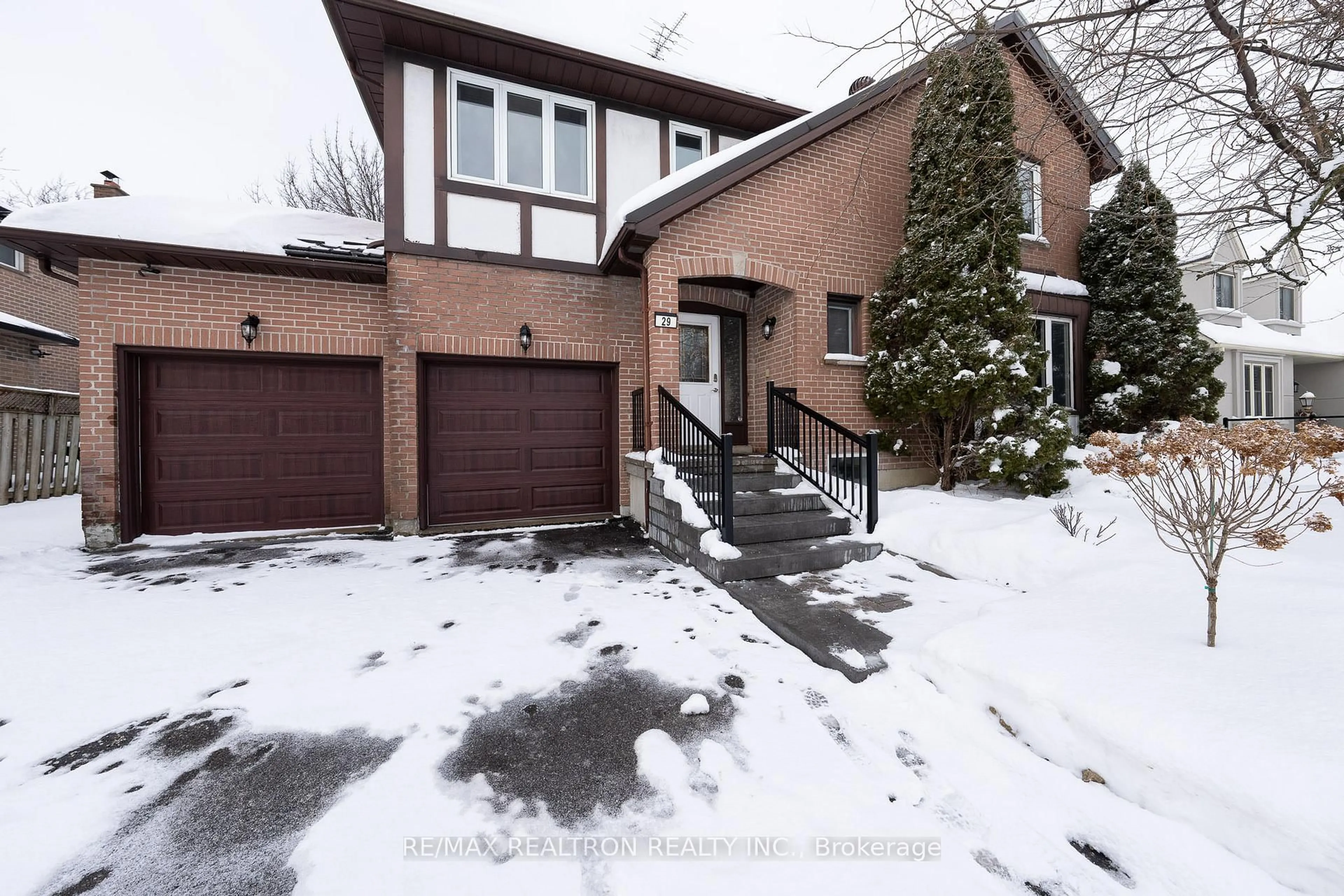 Home with brick exterior material, street for 29 Westbourne Crt, Richmond Hill Ontario L4E 2K8