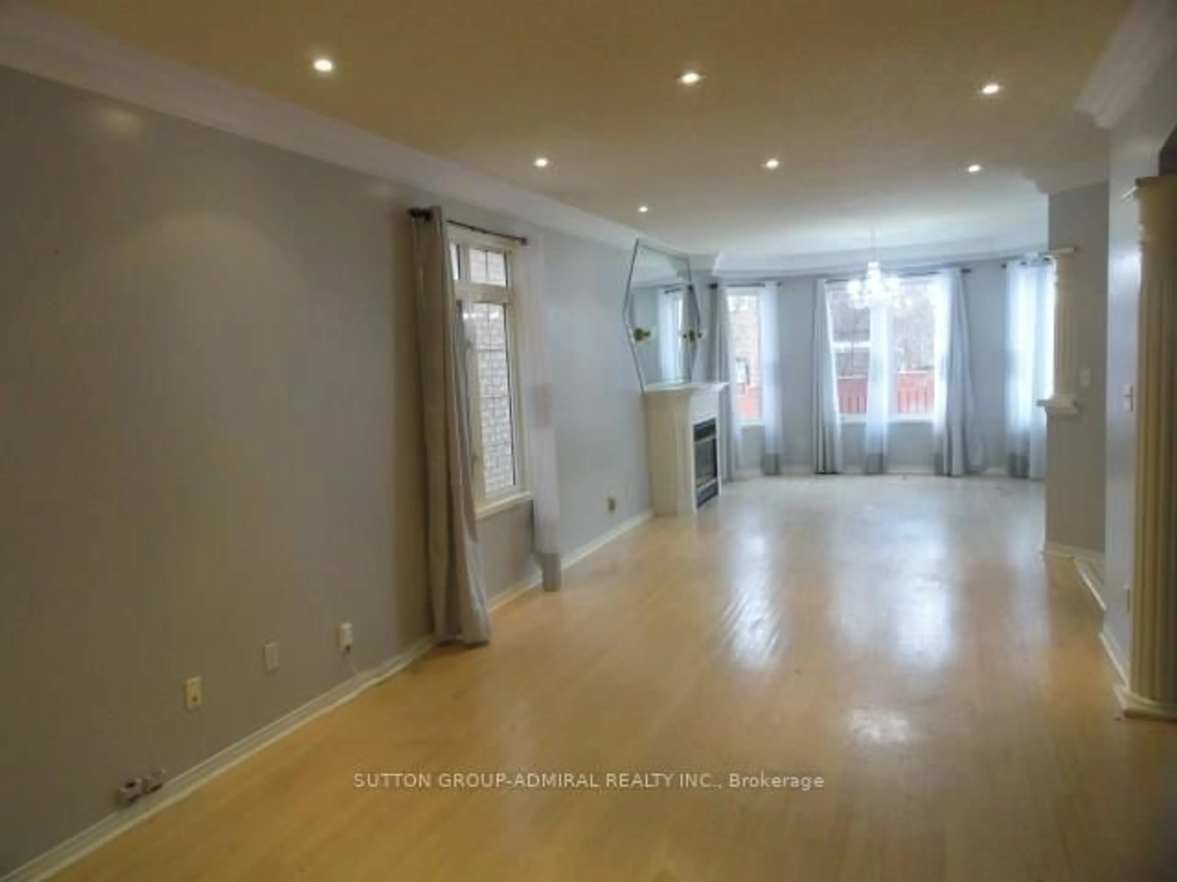 A pic of a room for 8 Cooper Creek Crt, Vaughan Ontario L6A 2S4