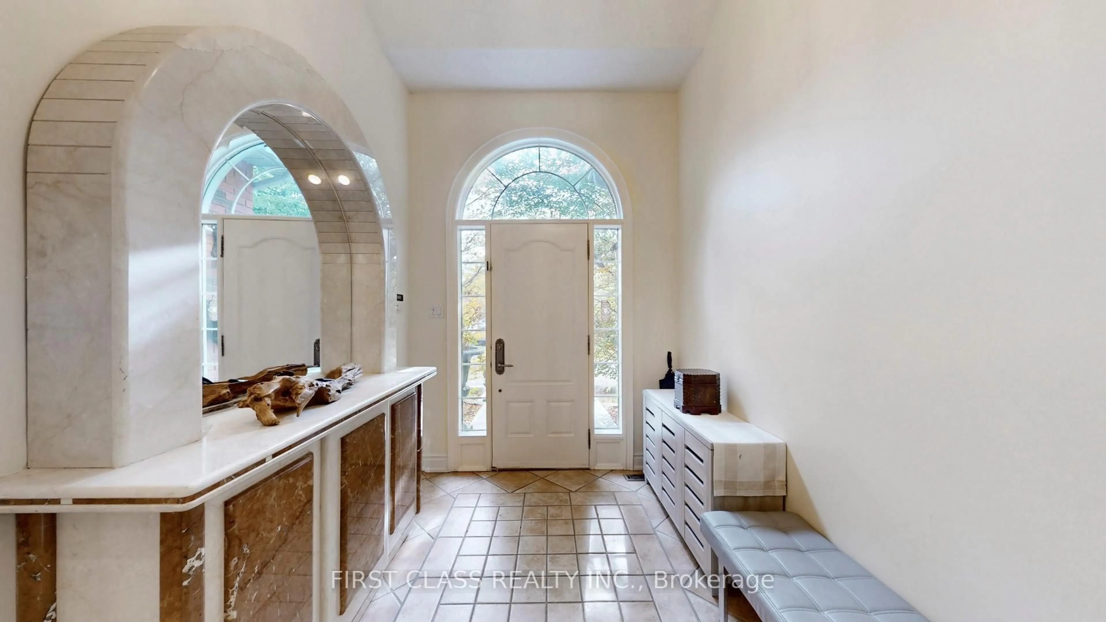 Indoor entryway for 116 Kinloch Cres, Vaughan Ontario L6A 2E9