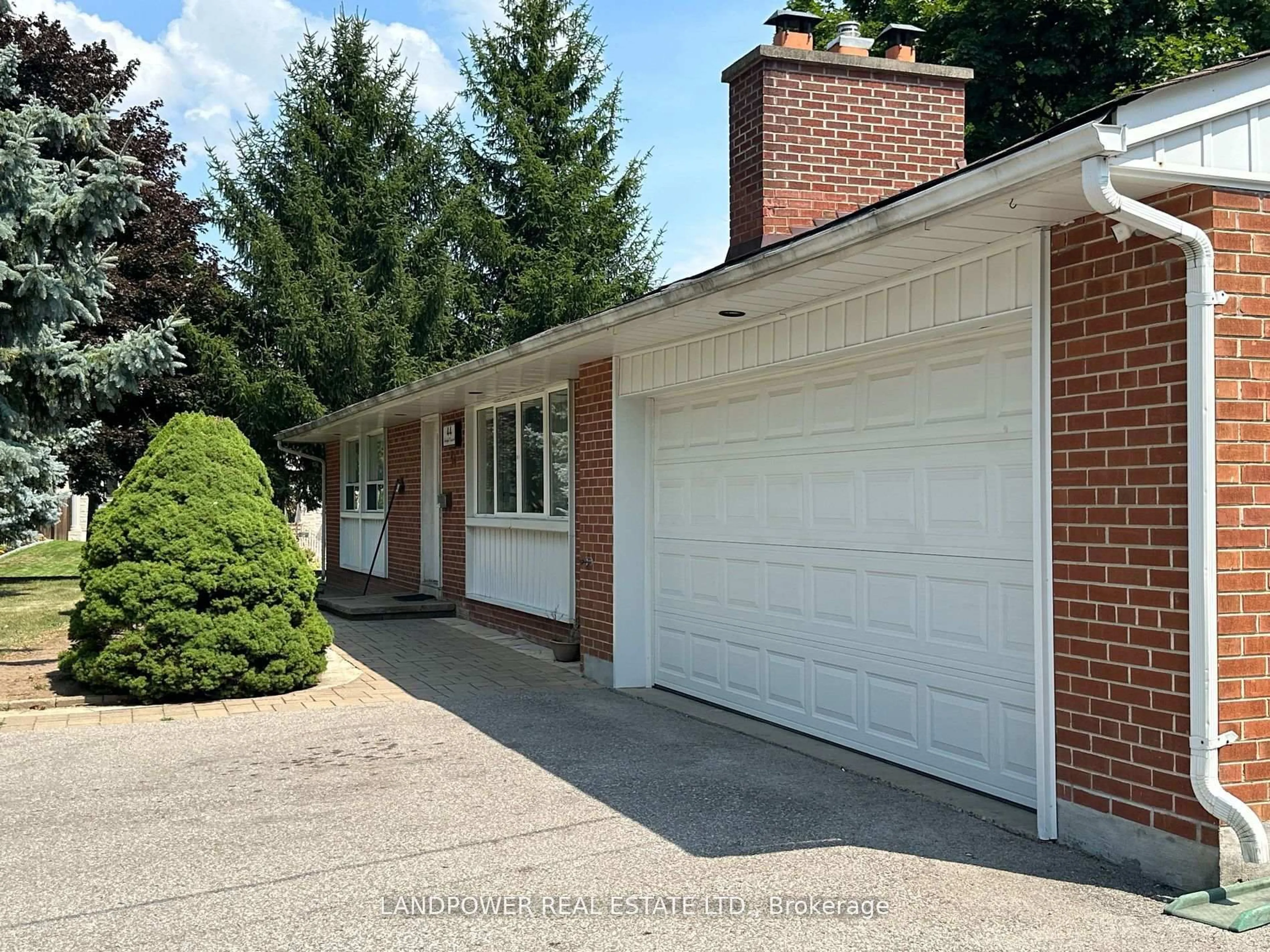 Home with brick exterior material, street for 44 Starlight Cres, Richmond Hill Ontario L4C 4X4