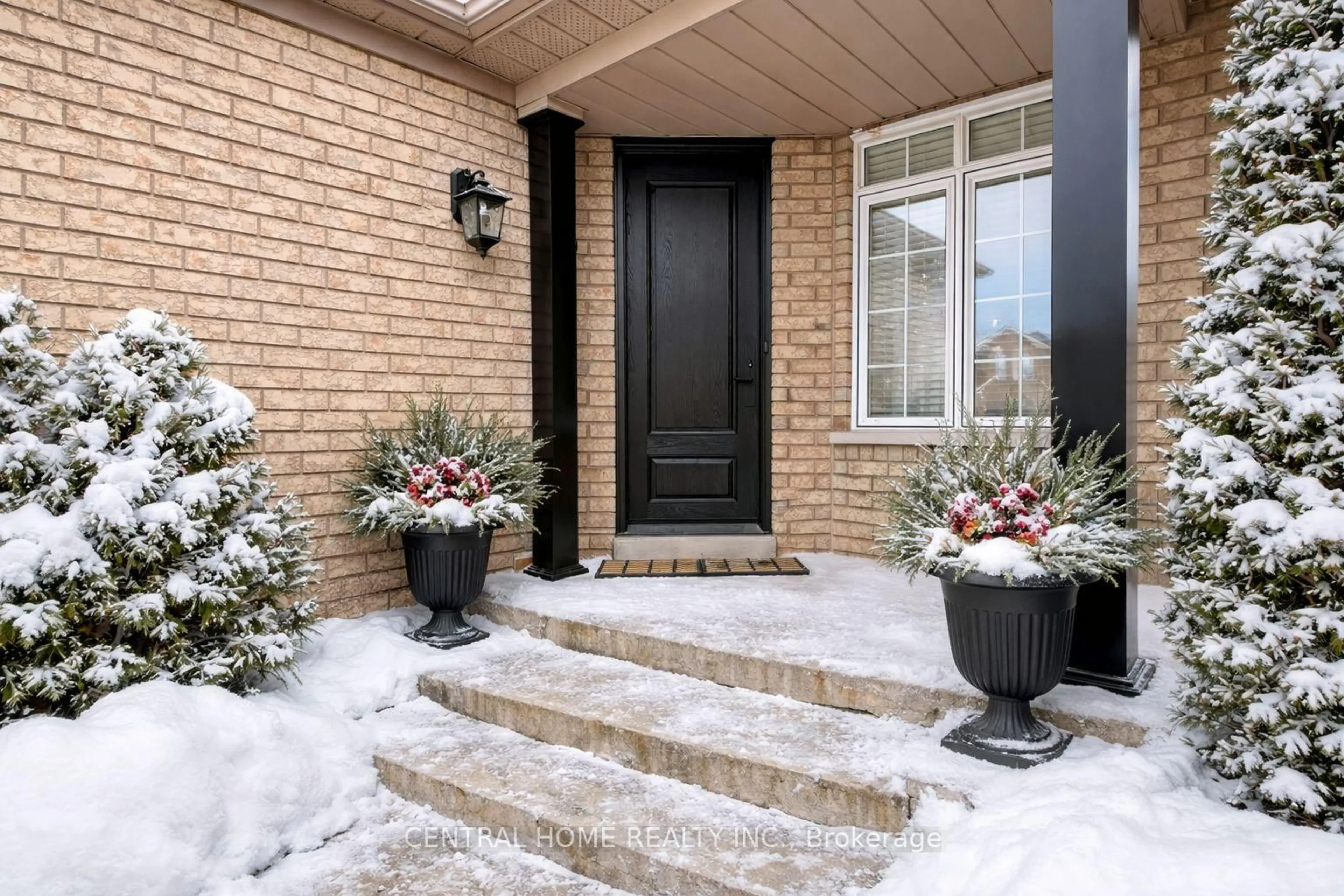 Indoor entryway for 401 Cranston Park Ave, Vaughan Ontario L6A 2R8