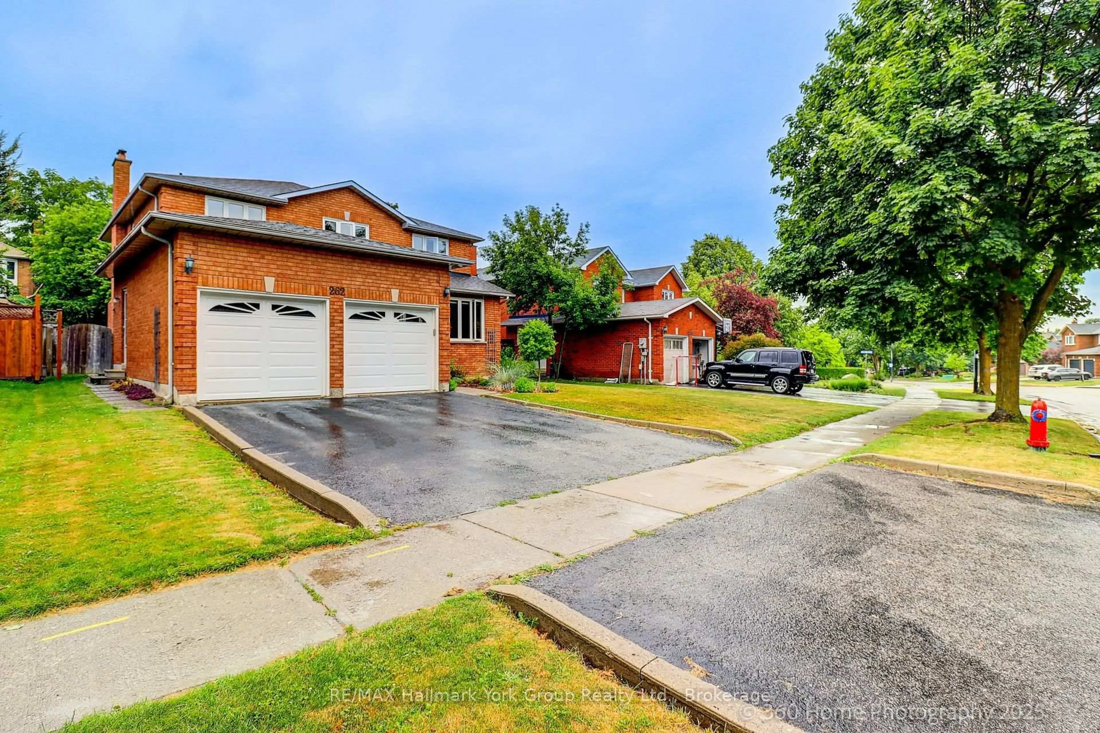 Home with brick exterior material, street for 262 Savage Rd, Newmarket Ontario L3X 1S1
