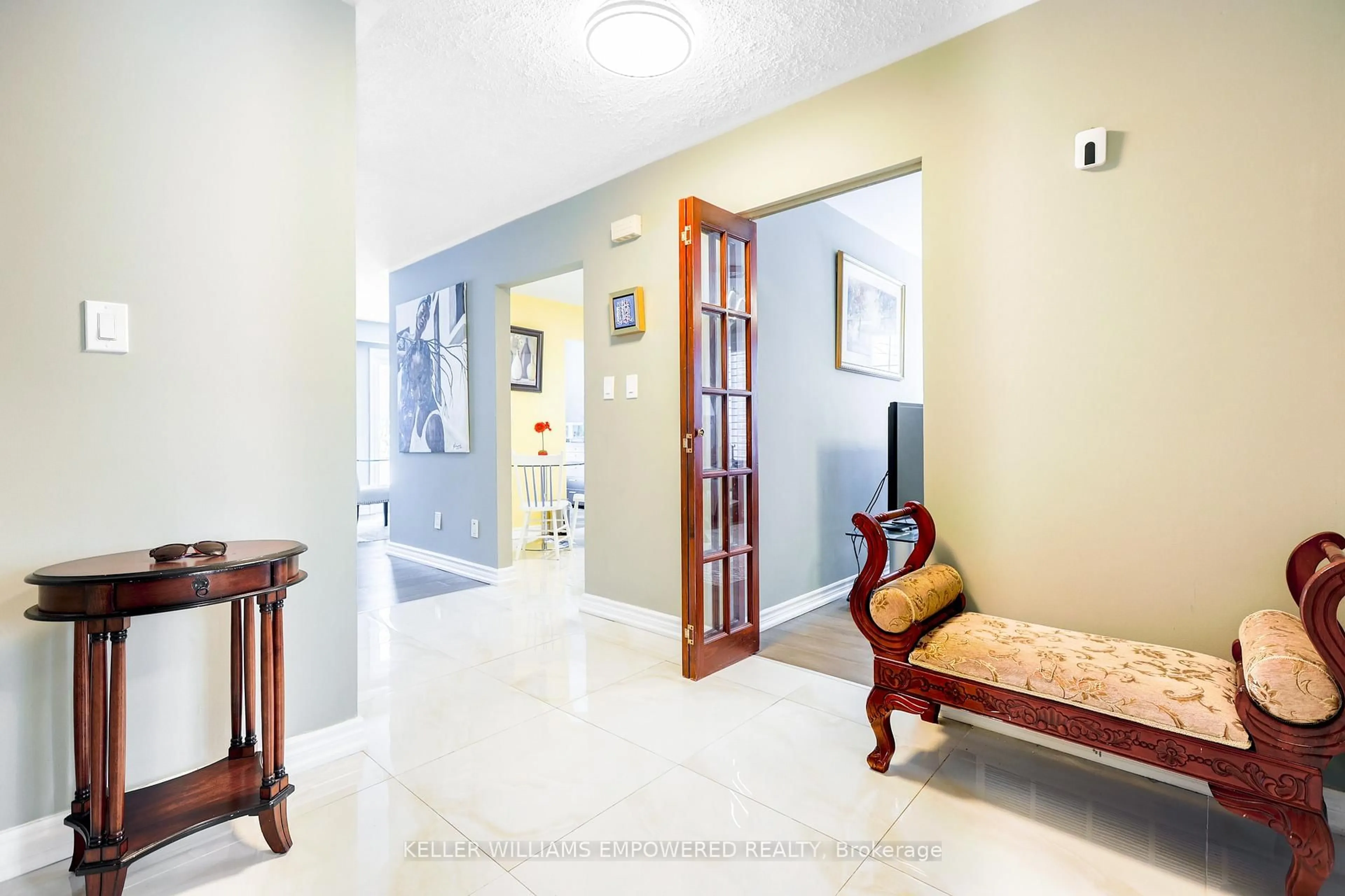 Indoor foyer for 175 Simonston Blvd, Markham Ontario L3T 4M1