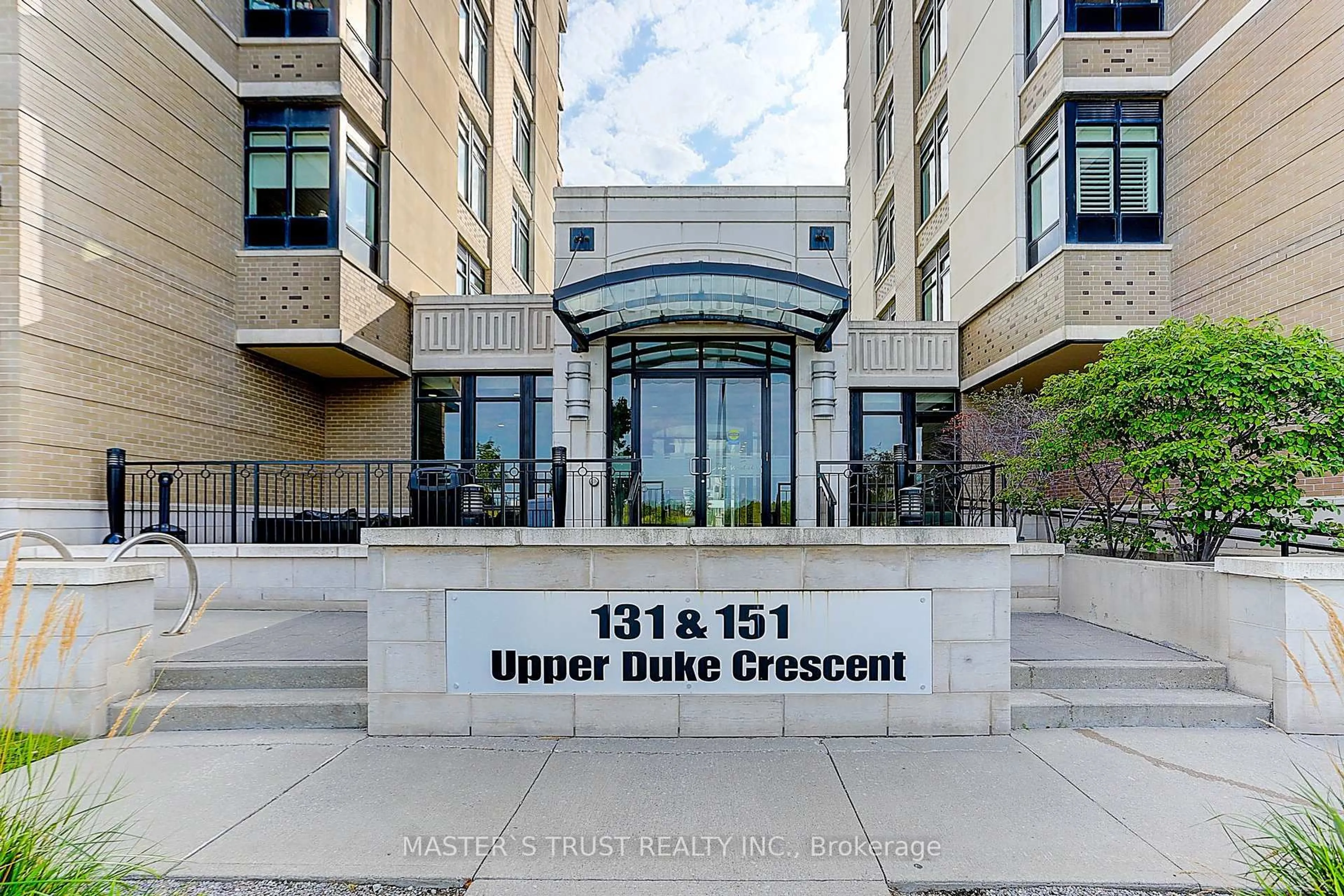 Indoor foyer for 151 Upper Duke Cres #505, Markham Ontario L6G 0E1