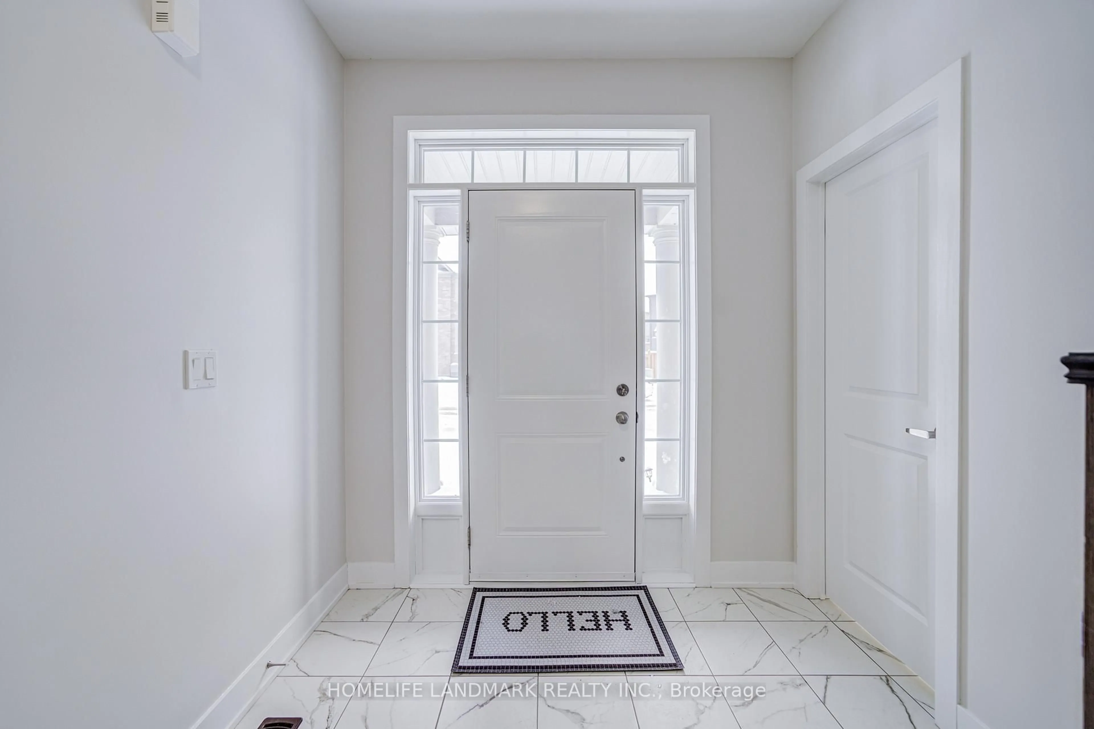 Indoor entryway for 46 Marlene Johnston Dr, East Gwillimbury Ontario L9N 0V1