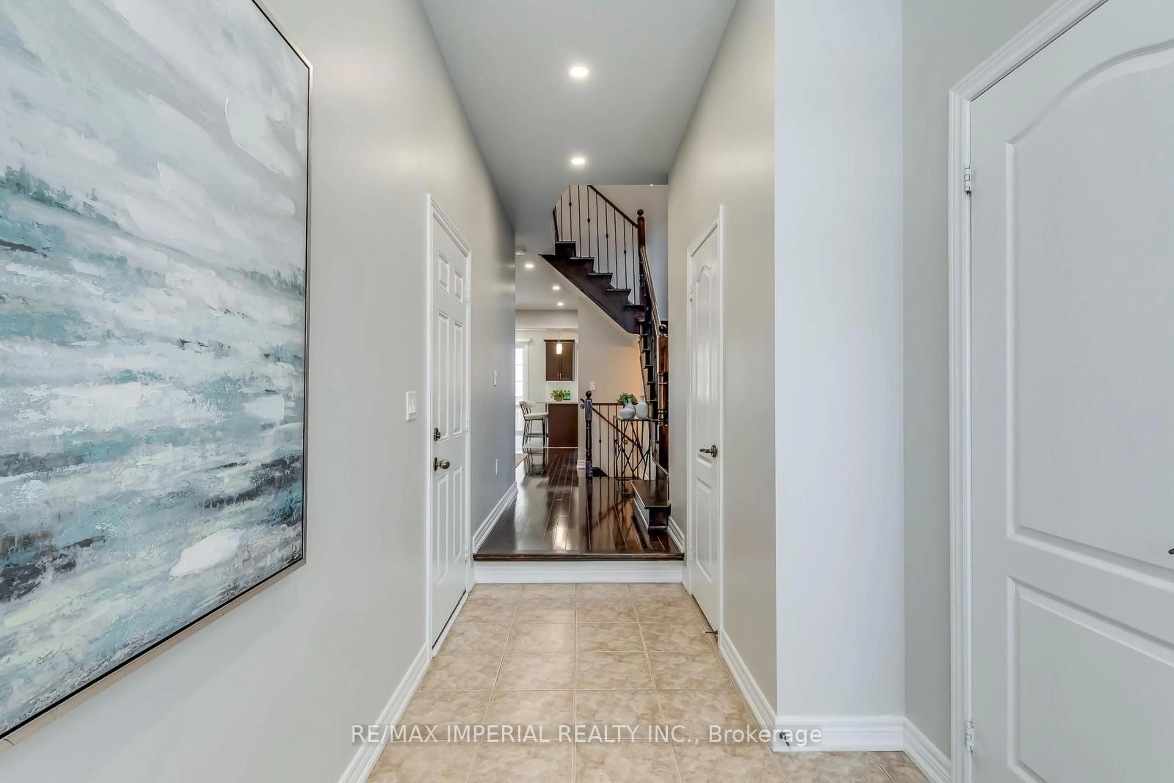 Indoor entryway for 43 Sibella Way, Vaughan Ontario L4H 3B7