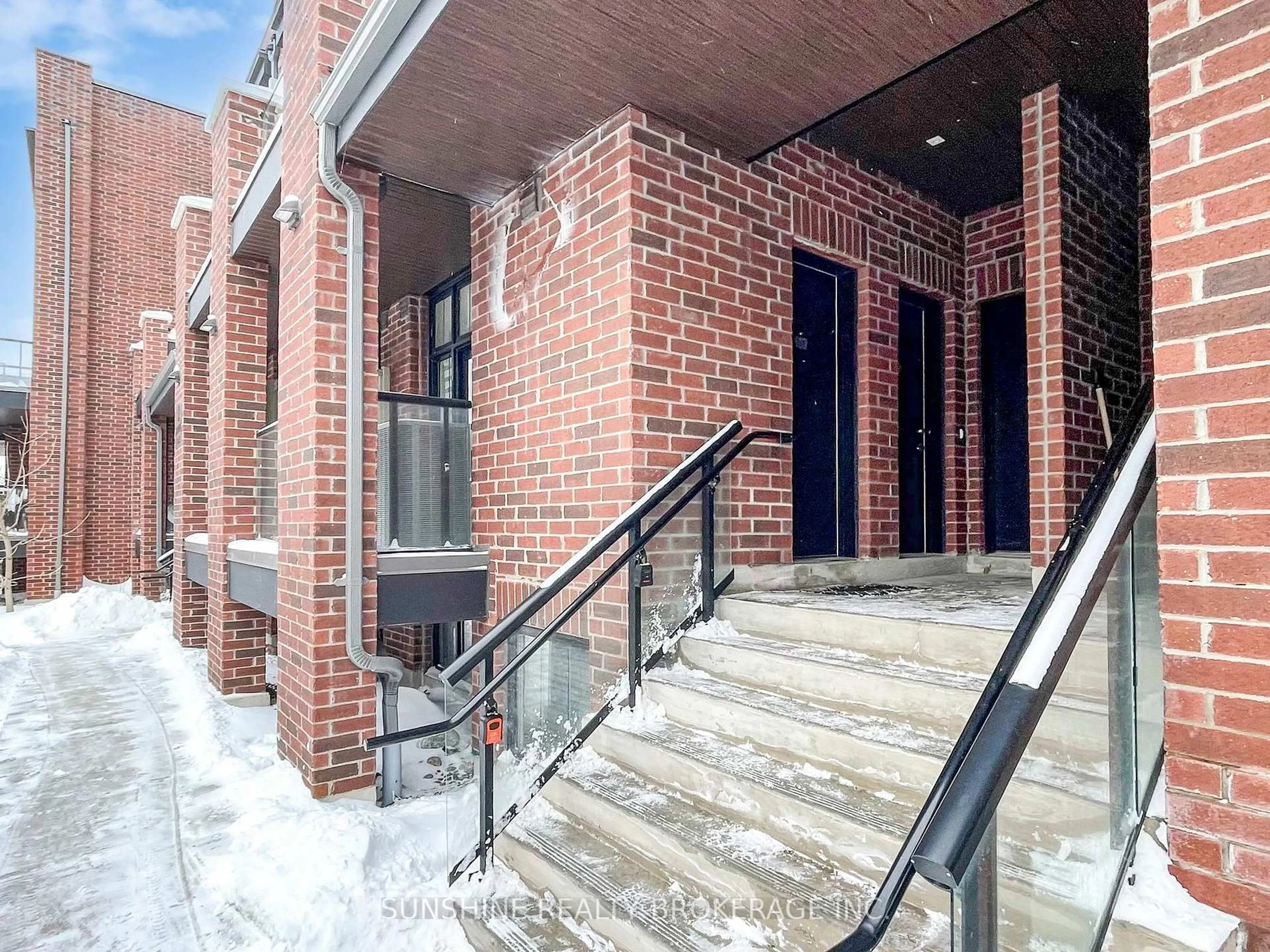 Home with brick exterior material, unknown for 2 Linsmore Pl #403, Whitchurch-Stouffville Ontario L4A 4T4