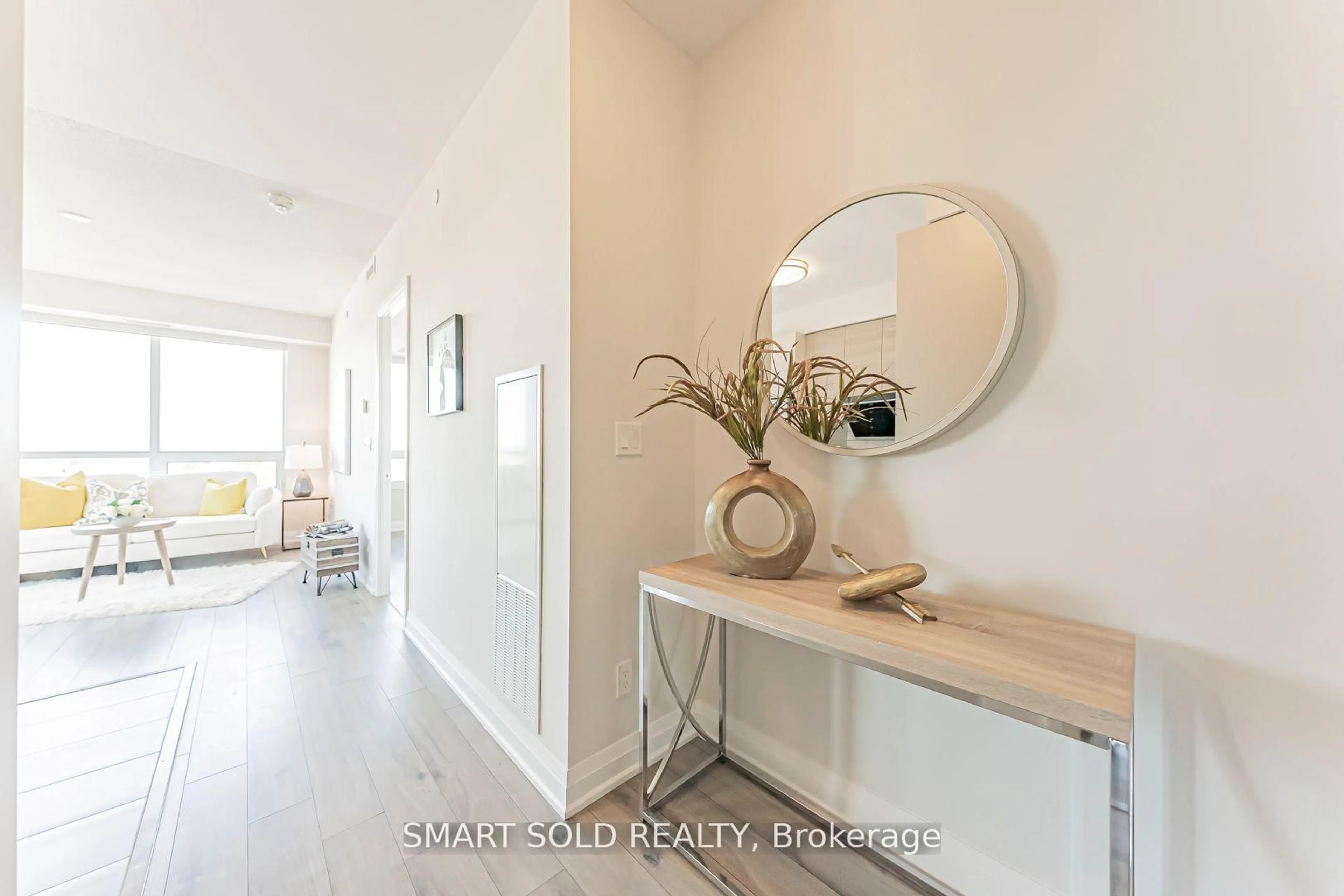 Indoor entryway for 398 Highway 7 #1012, Richmond Hill Ontario L4B 0G6