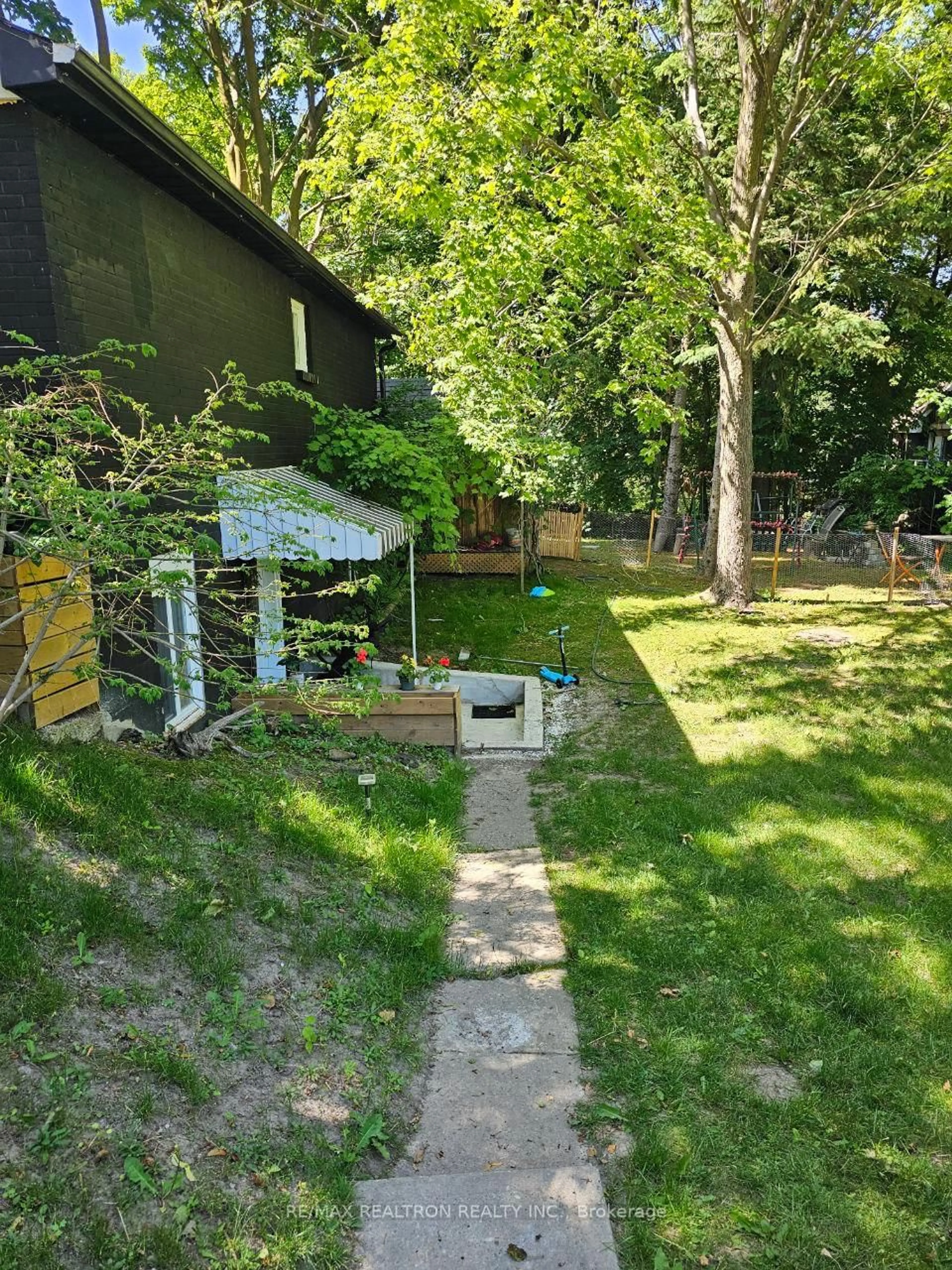 Unknown for 757 Srigley St, Newmarket Ontario L3Y 1X6