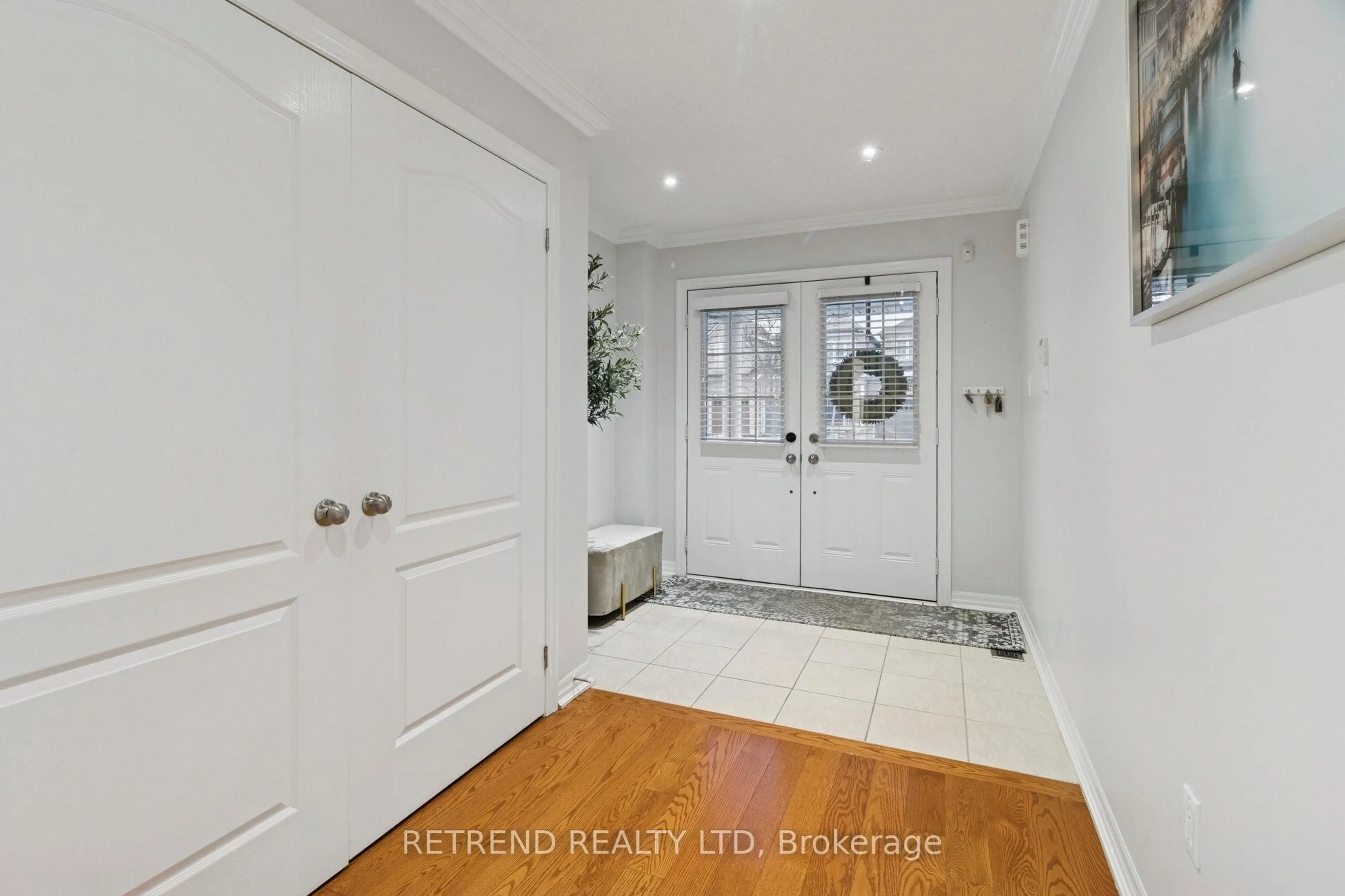 Indoor entryway for 6 Summit Dr, Vaughan Ontario L4H 0E8